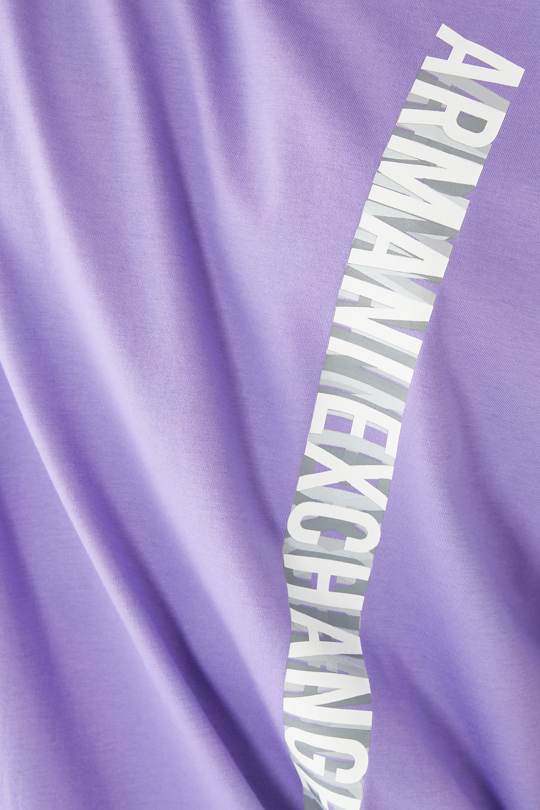 تيشيرت ميتا نايتشر بشعار الماركة بنمط عمودي