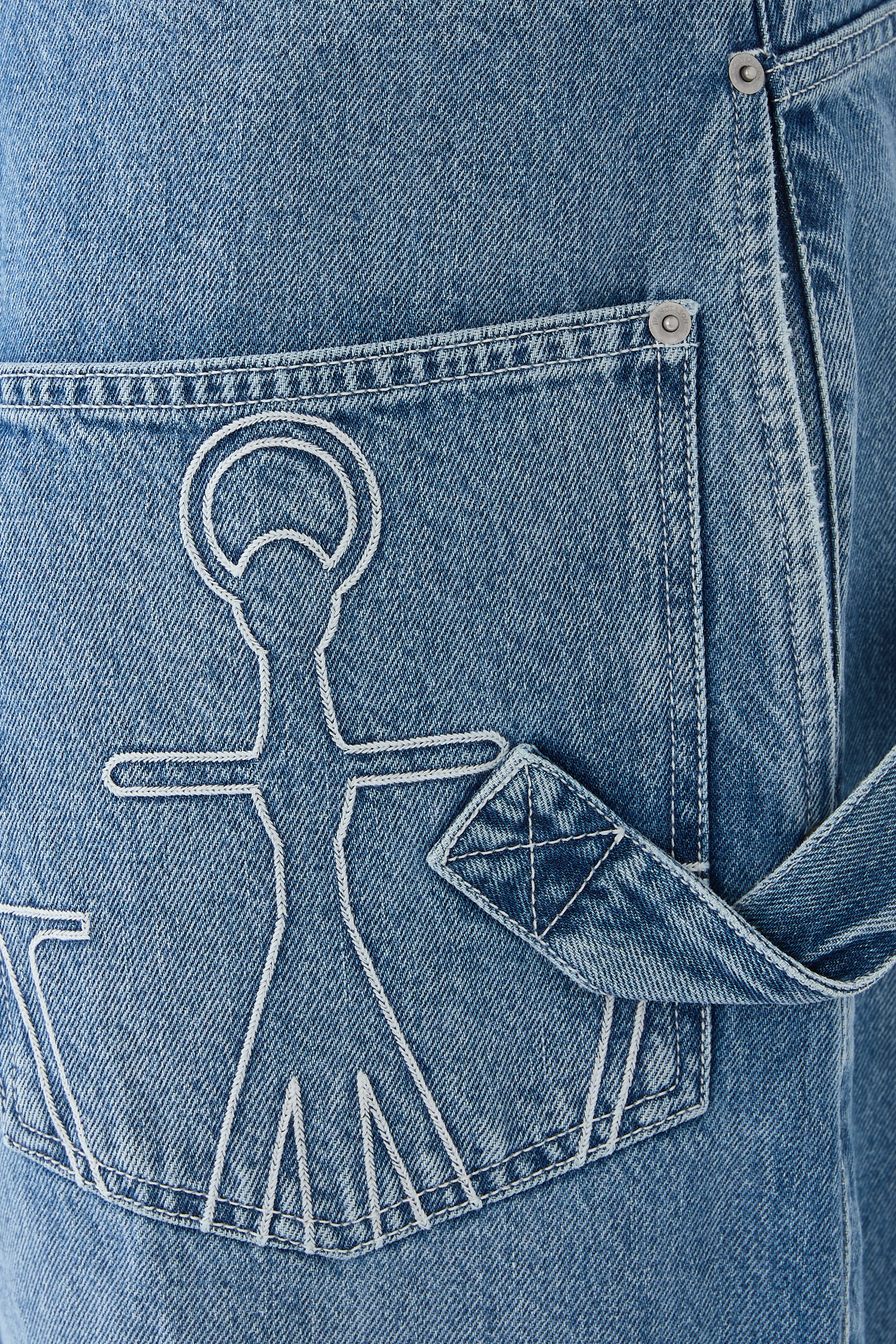 بنطال جينز مستوحى من ألبسة العمل بحياكة ملفوفة دنيم