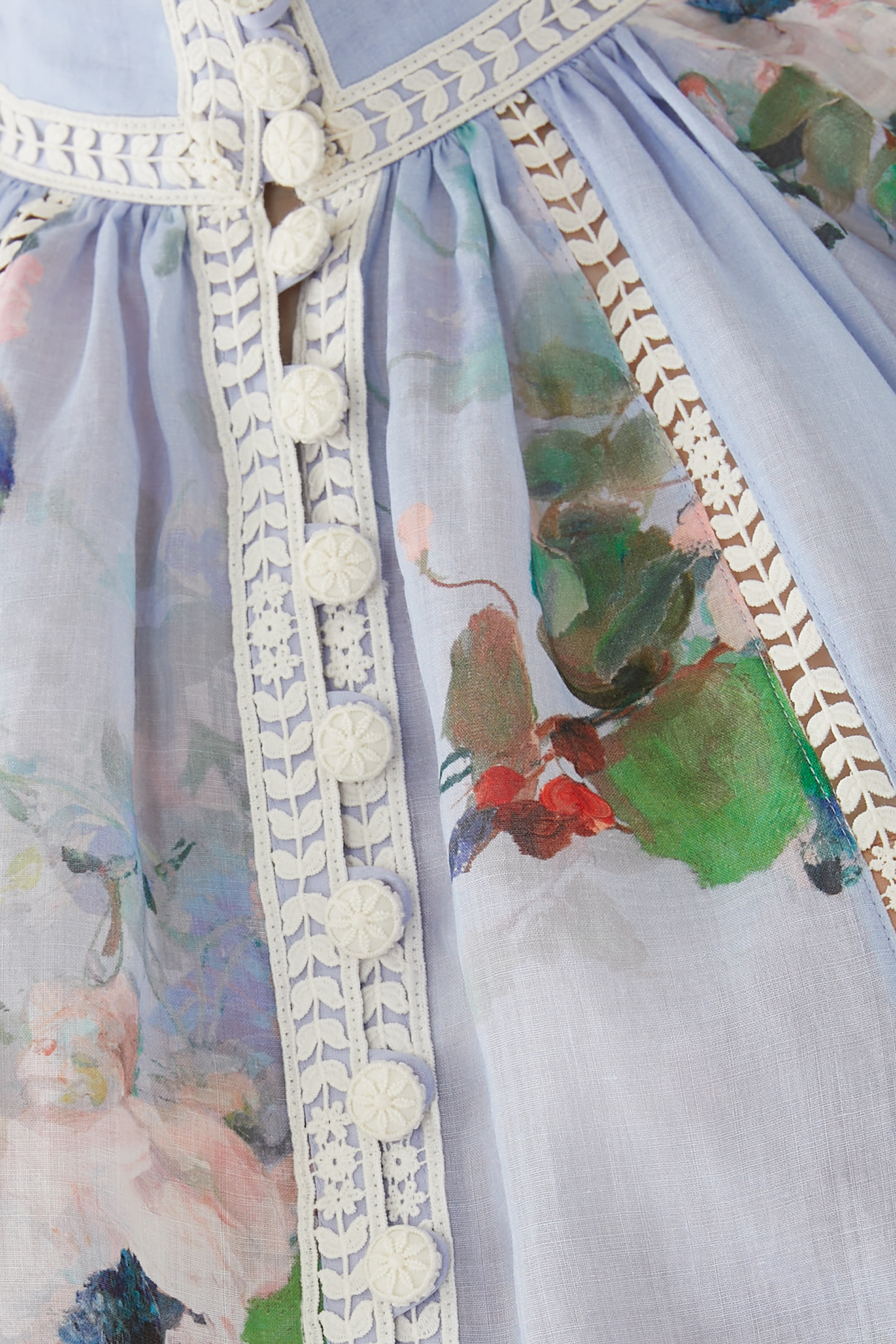 بلوزة ايفرلي بحواف دانتيل