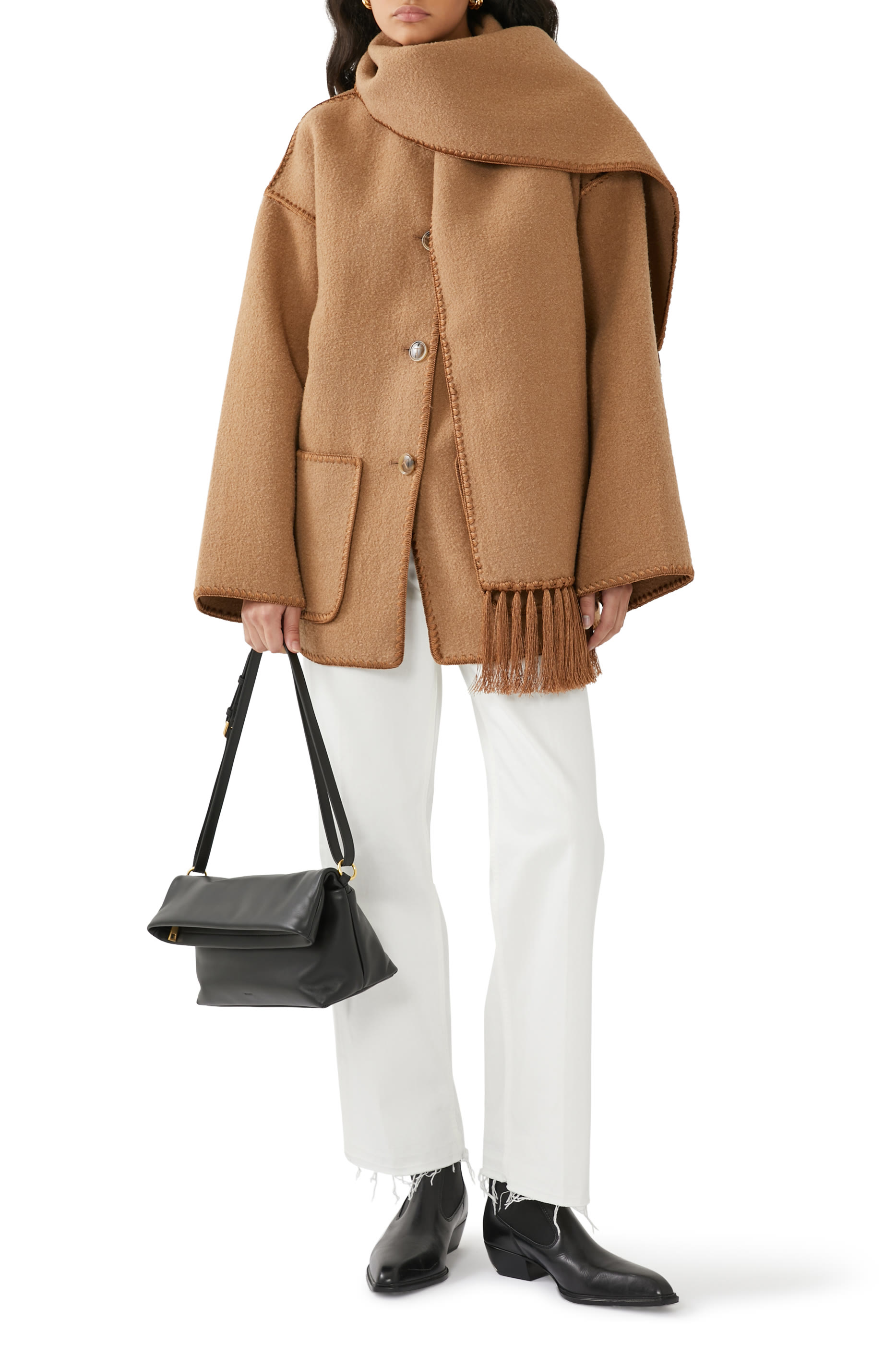 جاكيت بوشاح وتطريزات