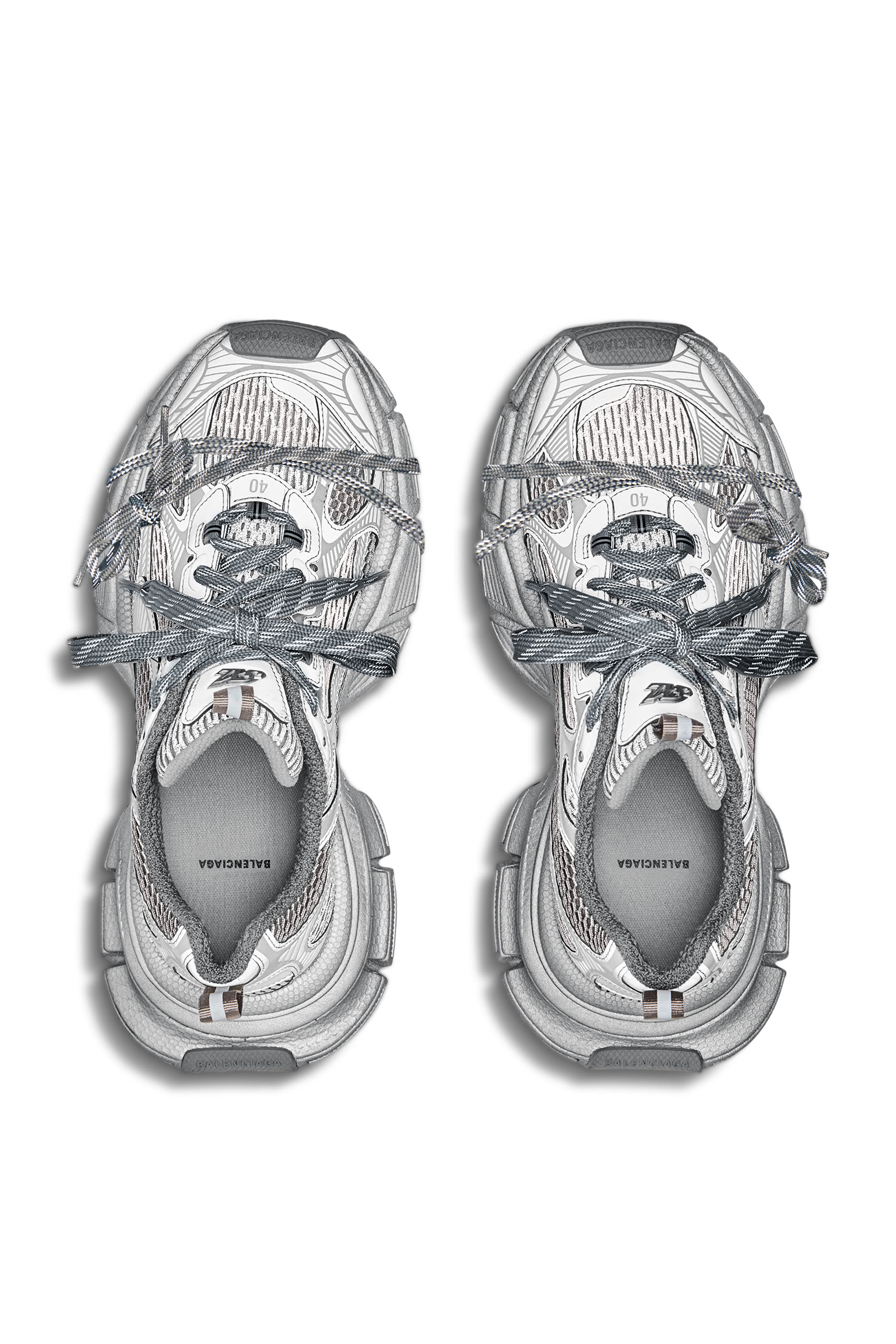 سنيكرز 3 اكس ال بتصميم عاكس