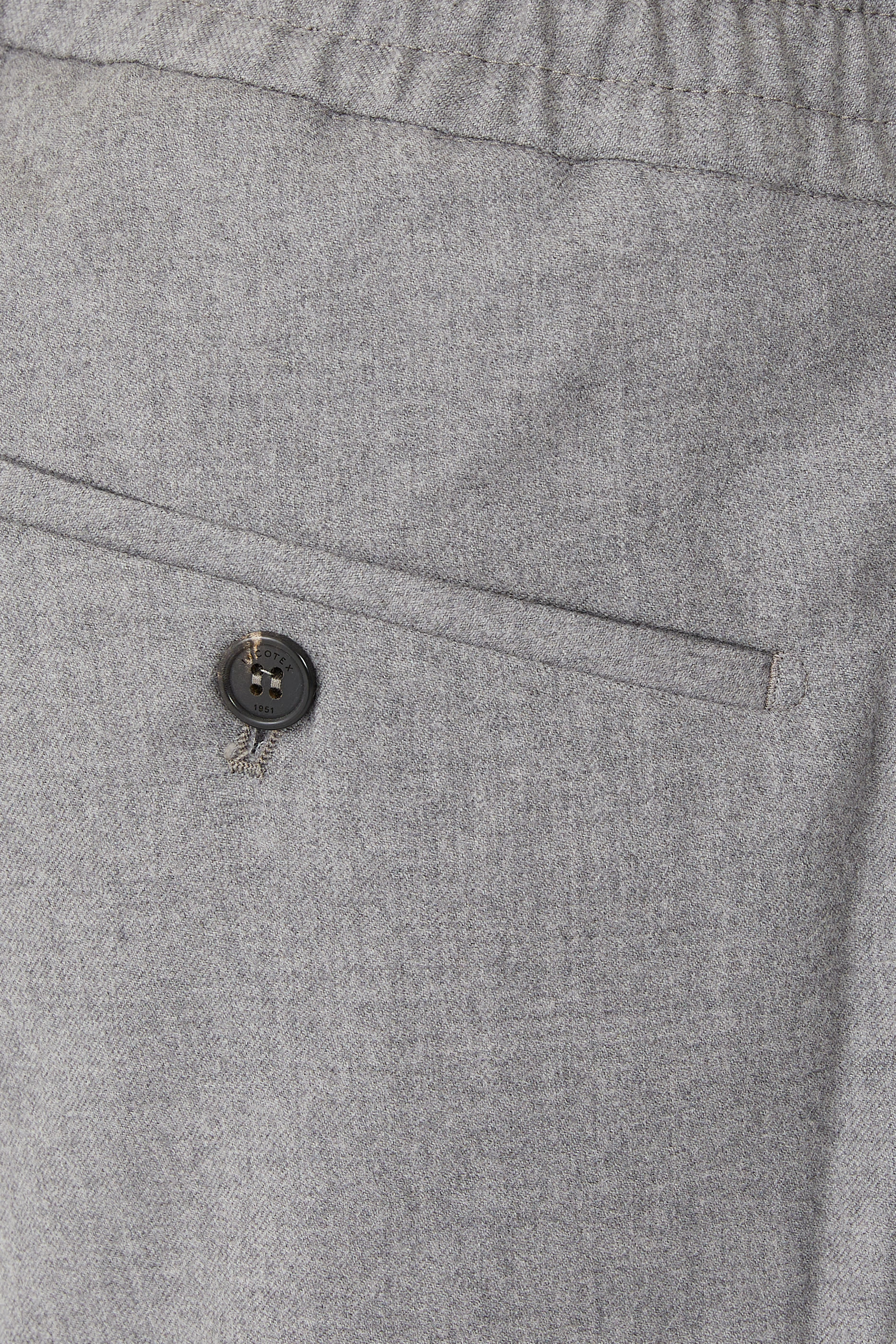 بنطال فلانيل بقصة تضيق باتجاه الحافة