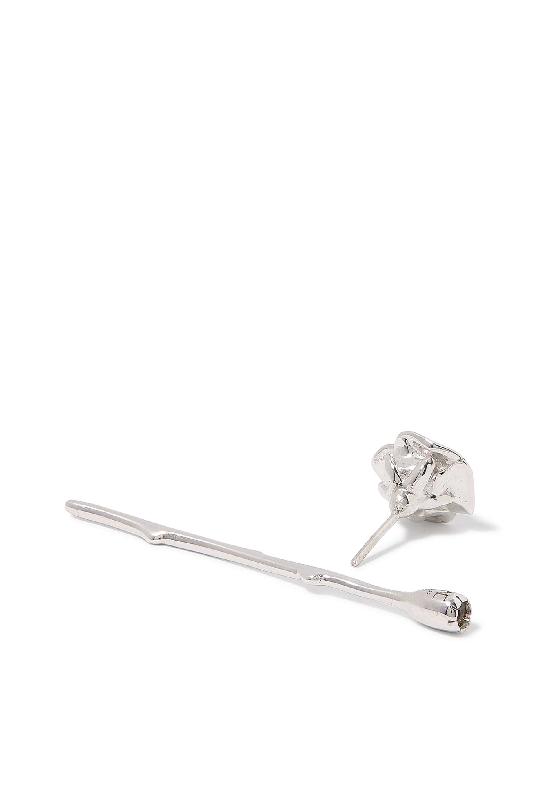 قرط بتصميم وردة