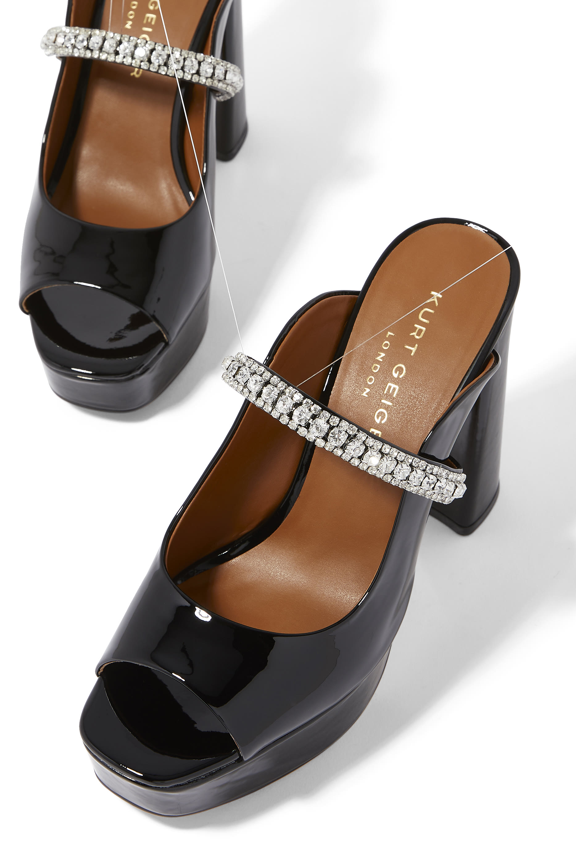 صندل ديوك 114 بمقدمة مفتوحة