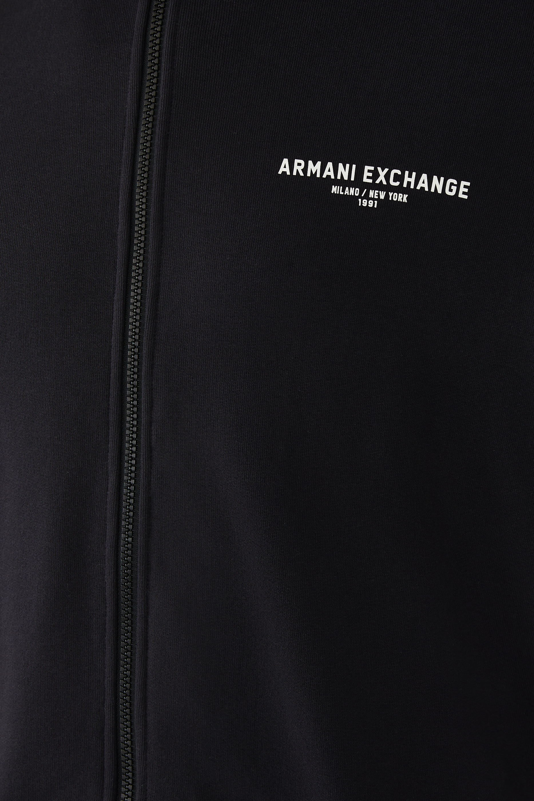 هودي بسحاب مع طبعة ميلانو/نيويورك على الظهر