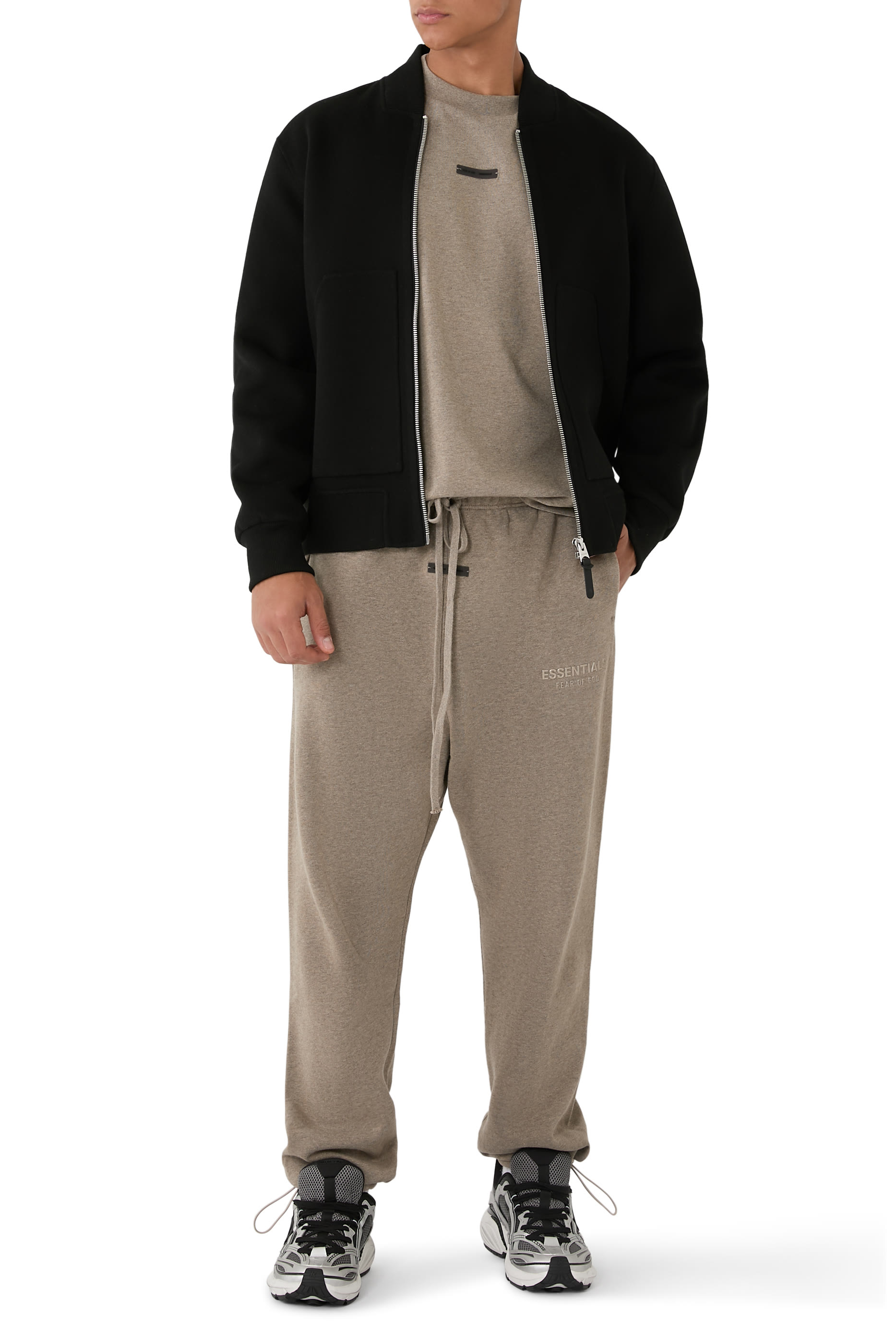 تيشيرت بأكمام طويلة وقصة كلاسيكية