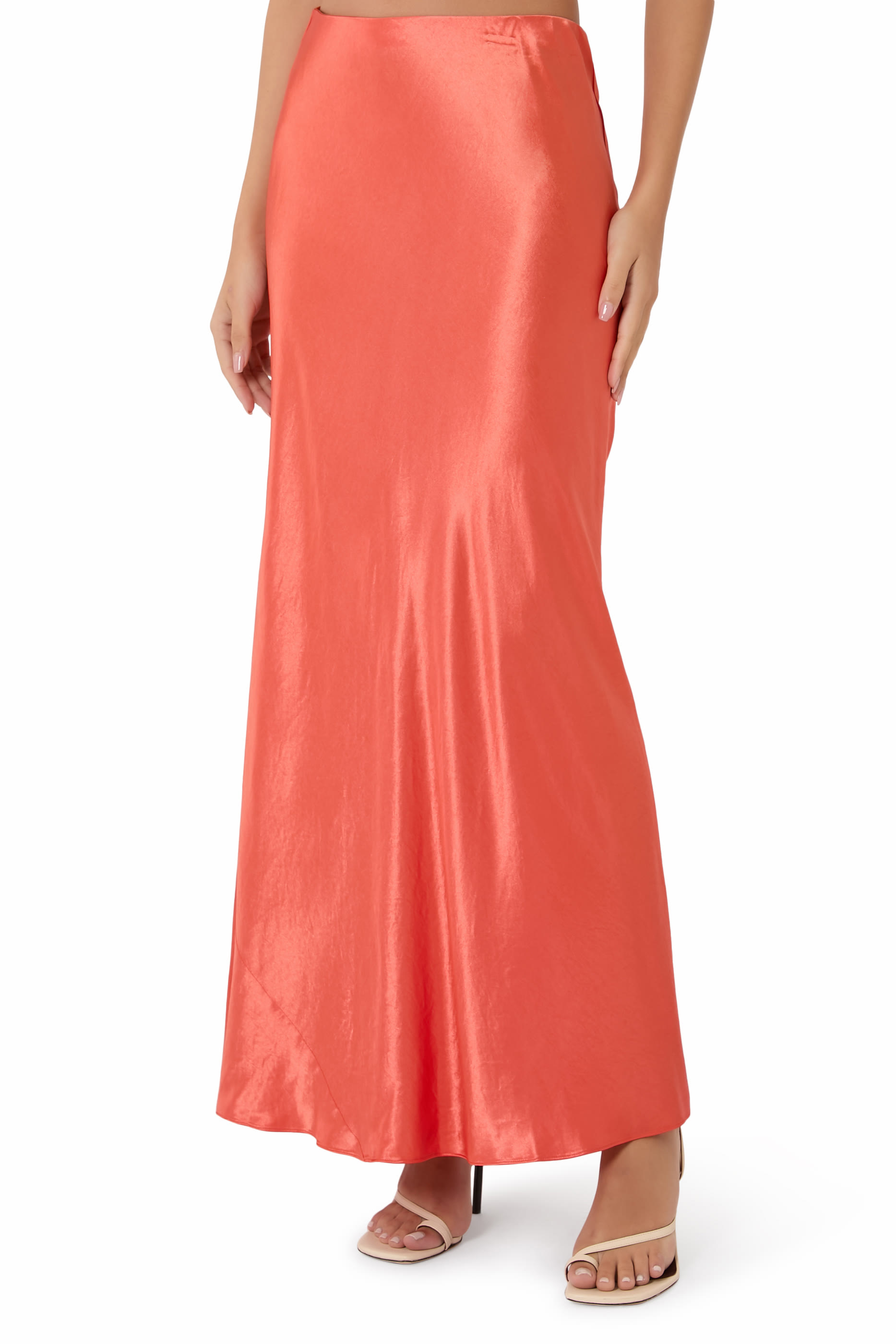 تنورة طويلة ساتان