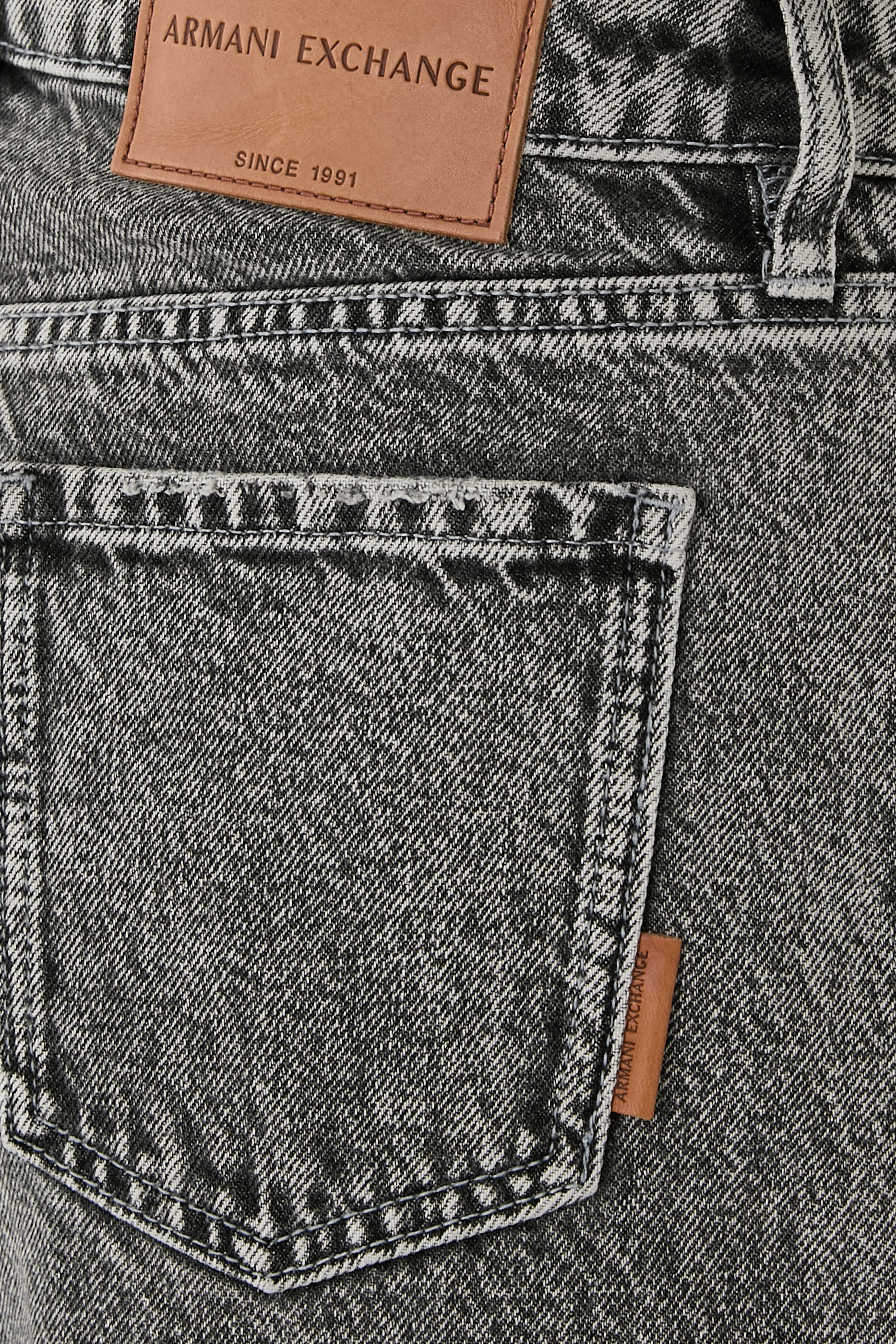 بنطال جينز بقصة مريحة دنيم متين