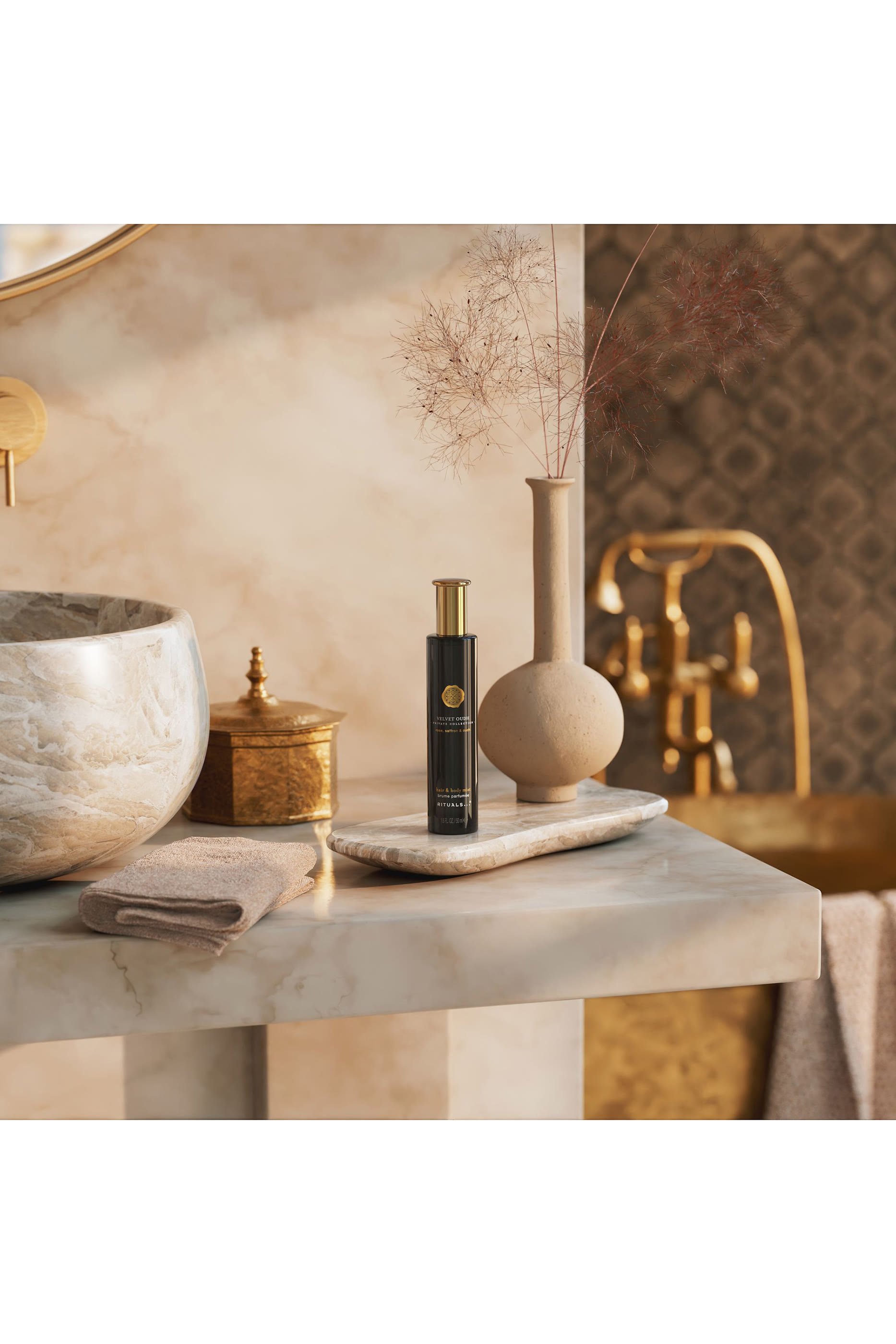 بخاخ فيلفيت عود معطر للشعر والجسم