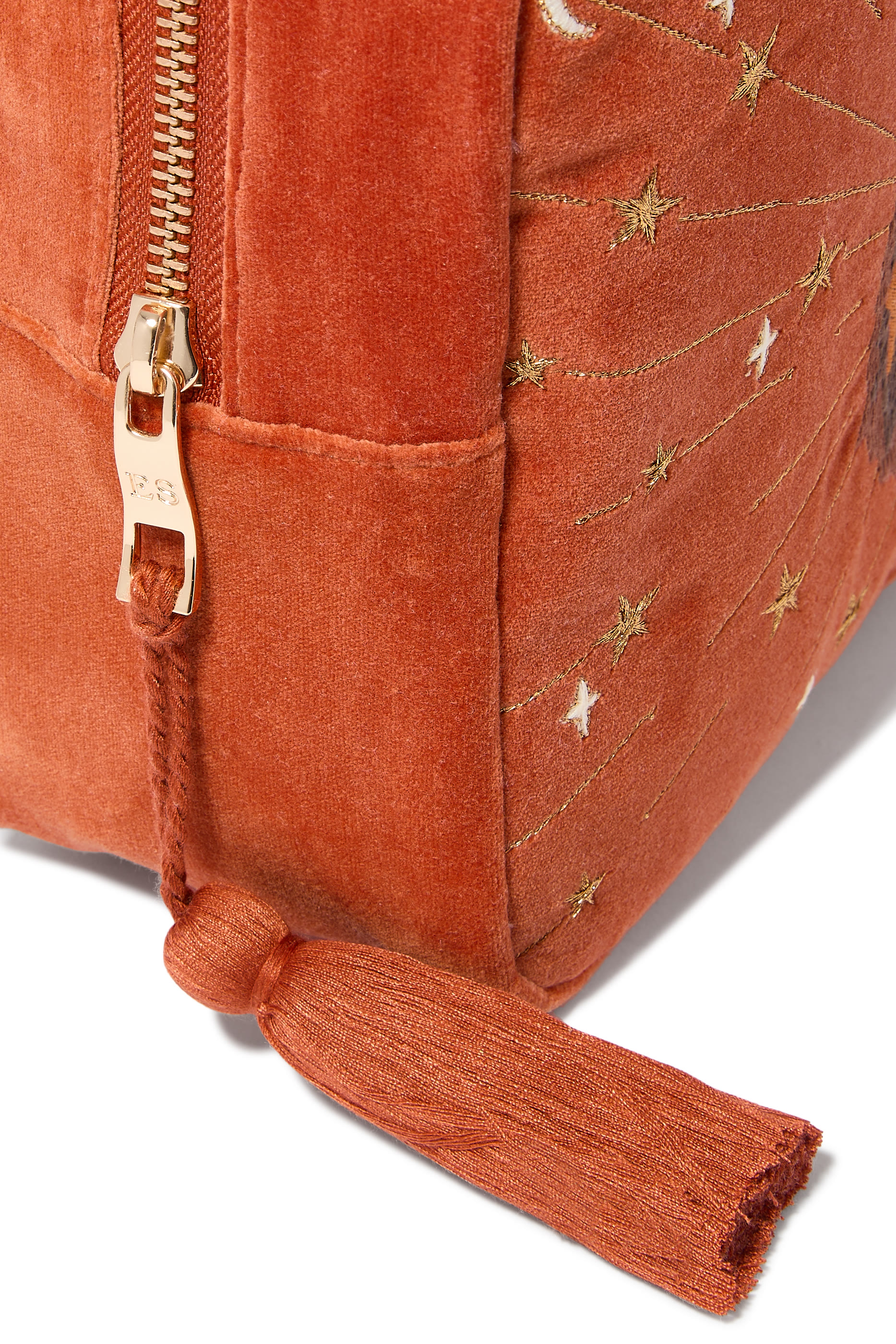 حقيبة مستحضرات عناية ذاتية مستيكال بتطريز أسد