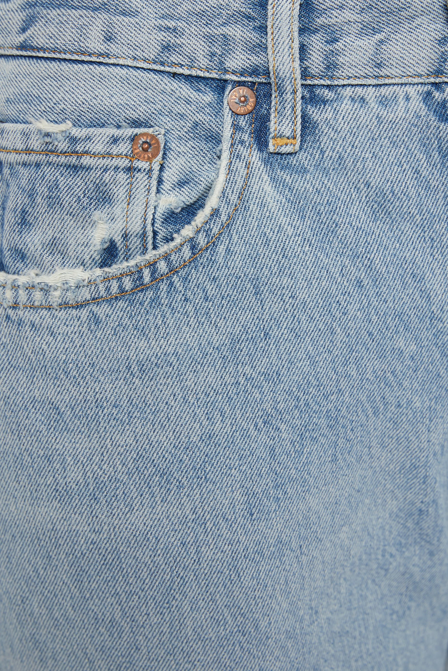 بنطال جينز لانا بقصة عند الخصر