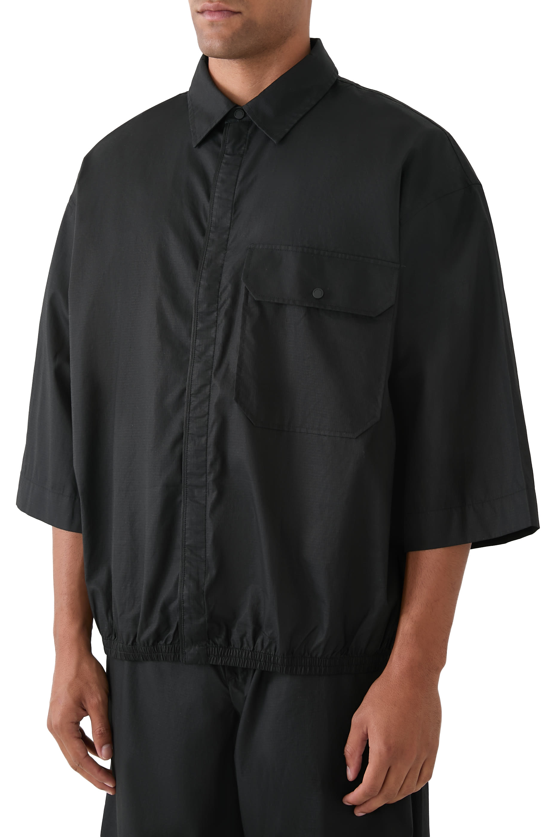 قميص بقصة فضفافضة