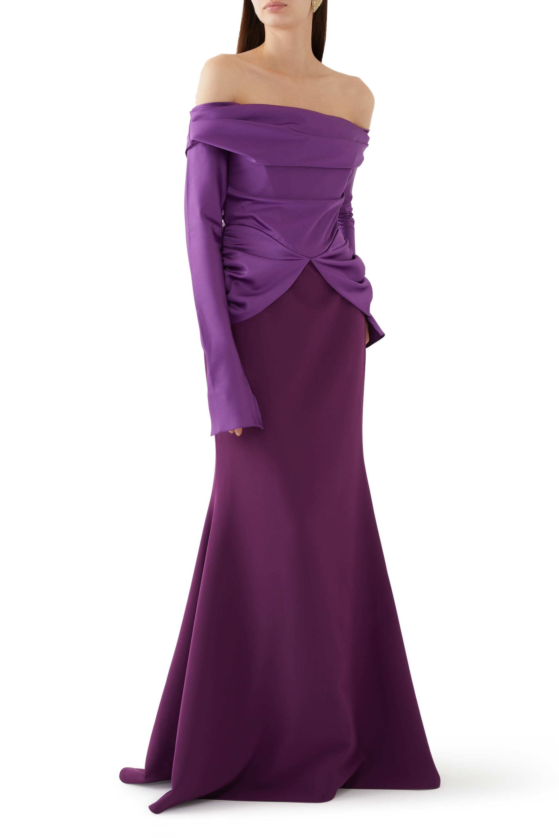 فستان سهرة بأكتاف متساقطة