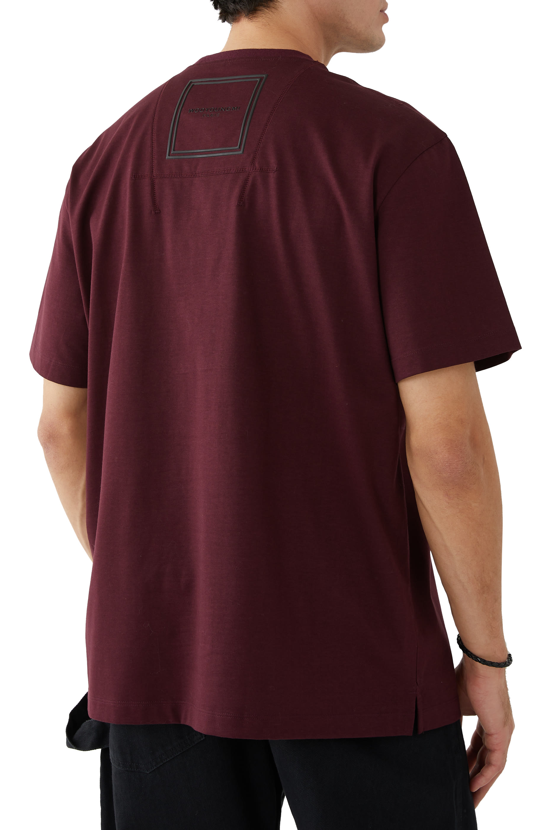 تيشيرت بملصق مربع