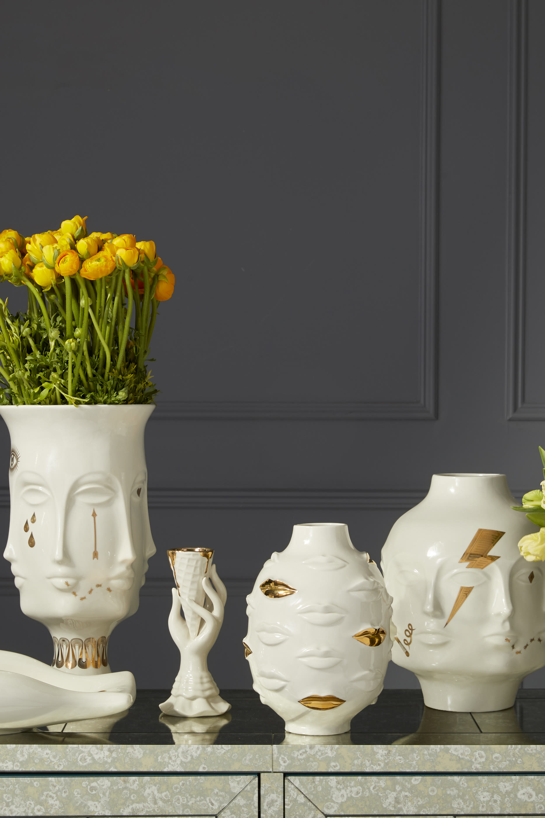 مزهرية دورا مار مذهبة