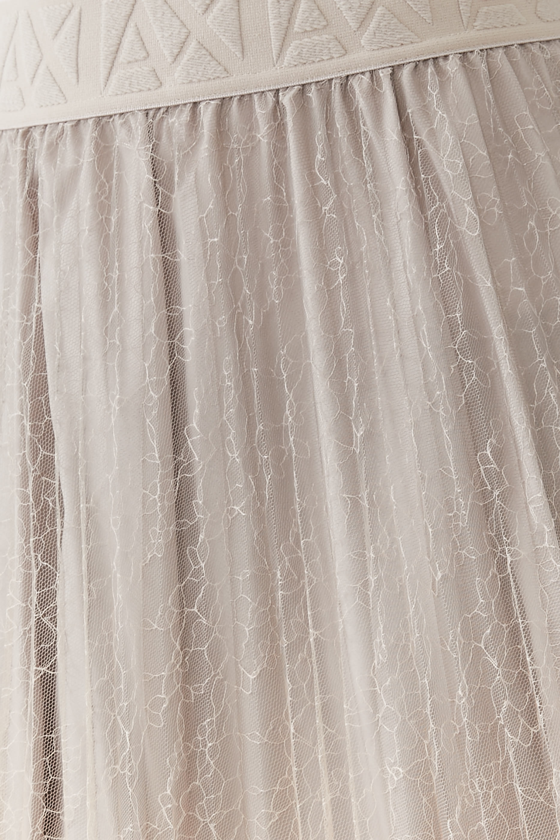 تنورة دانتيل متوسطة الطول بطيات