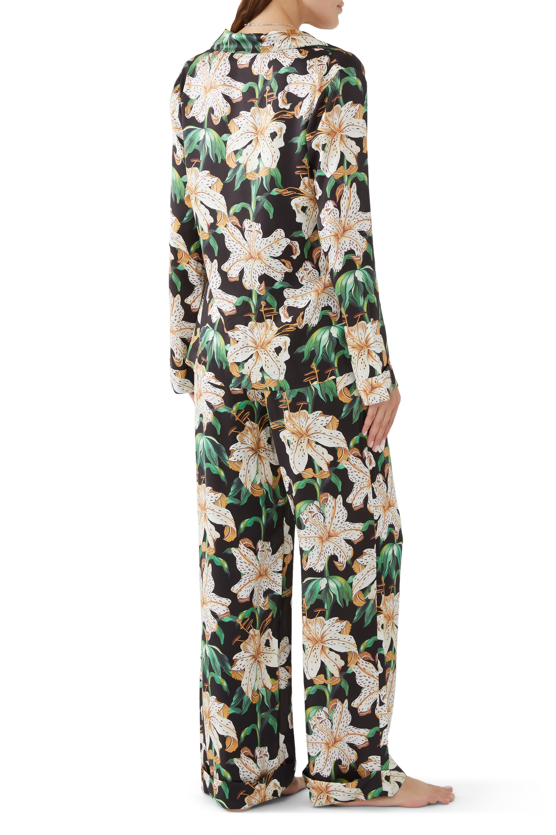 طقم بيجامة حرير بقصة طويلة بطبعة ليليوم