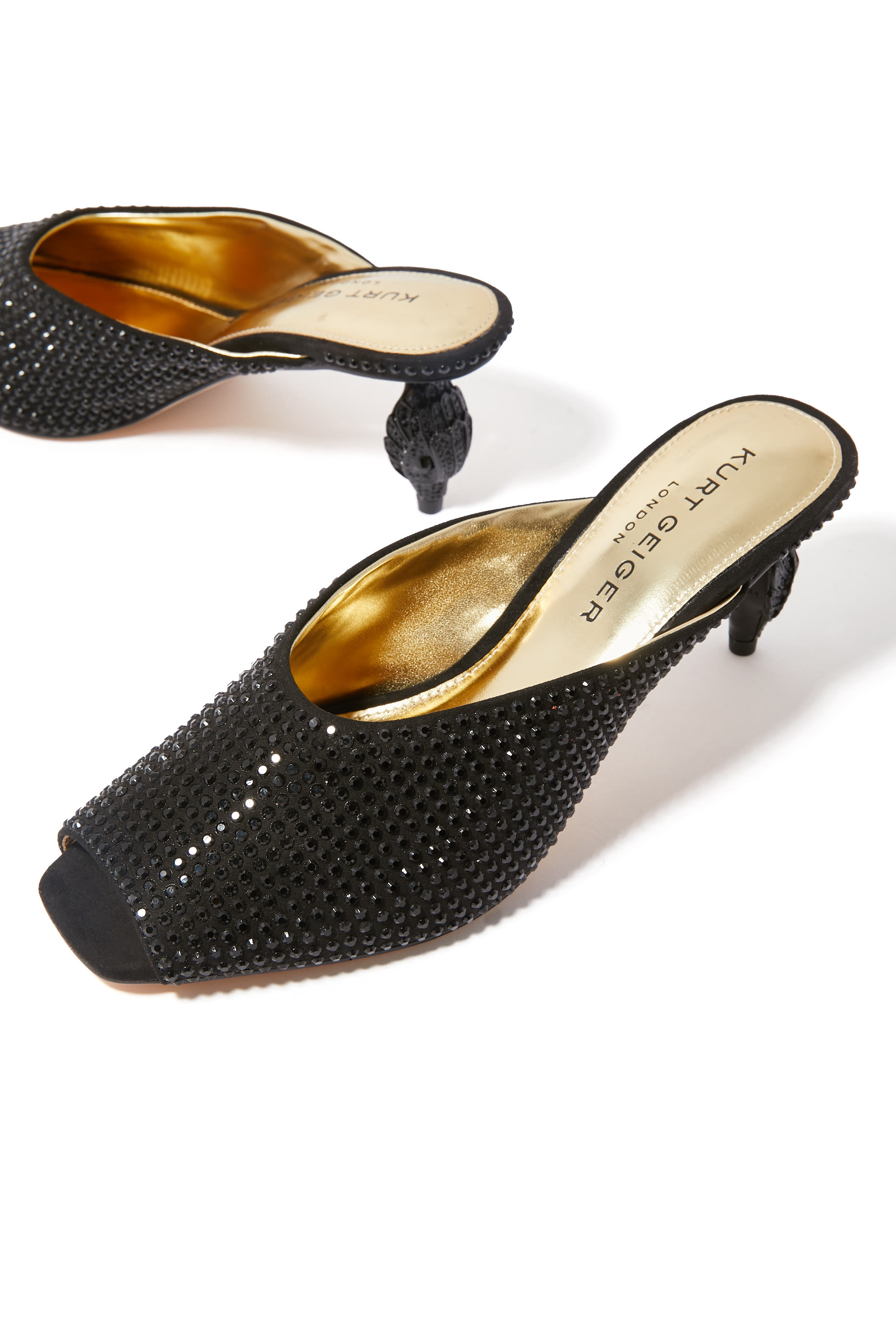 حذاء 60 مفتوح من الخلف بحلية شعار الماركة