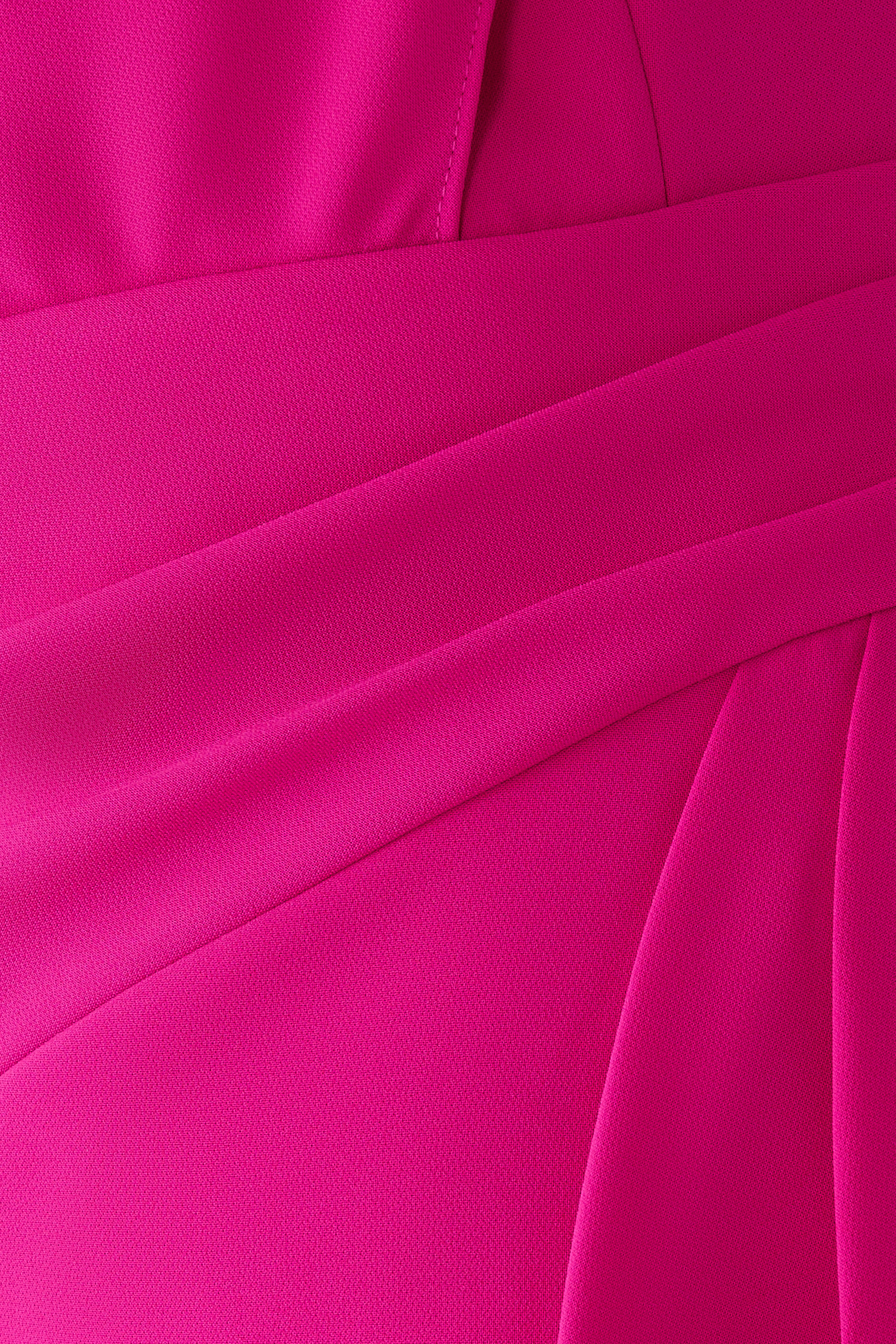 فستان سهرة درابيه بكتف مكشوف