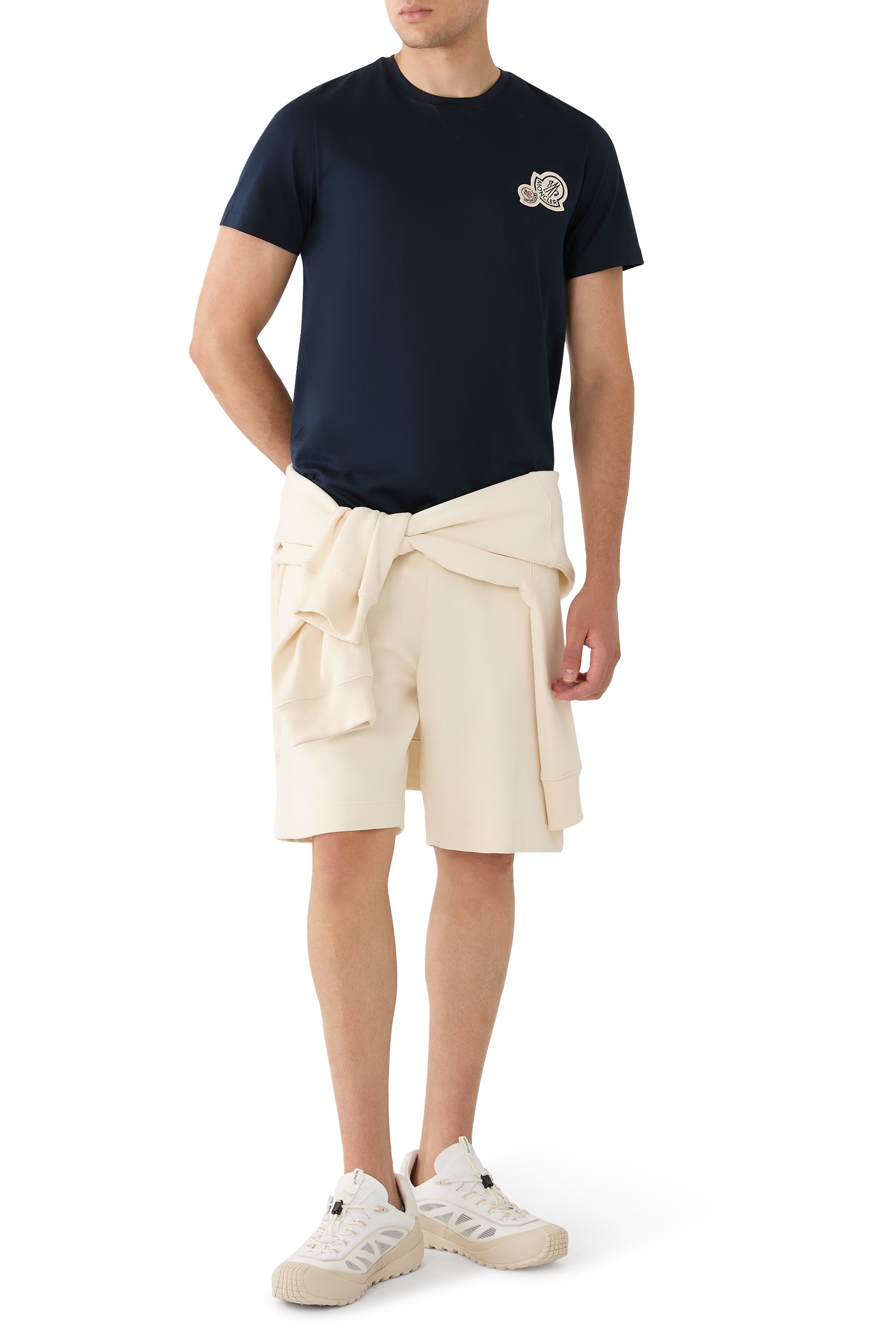 تيشيرت بأكمام قصيرة