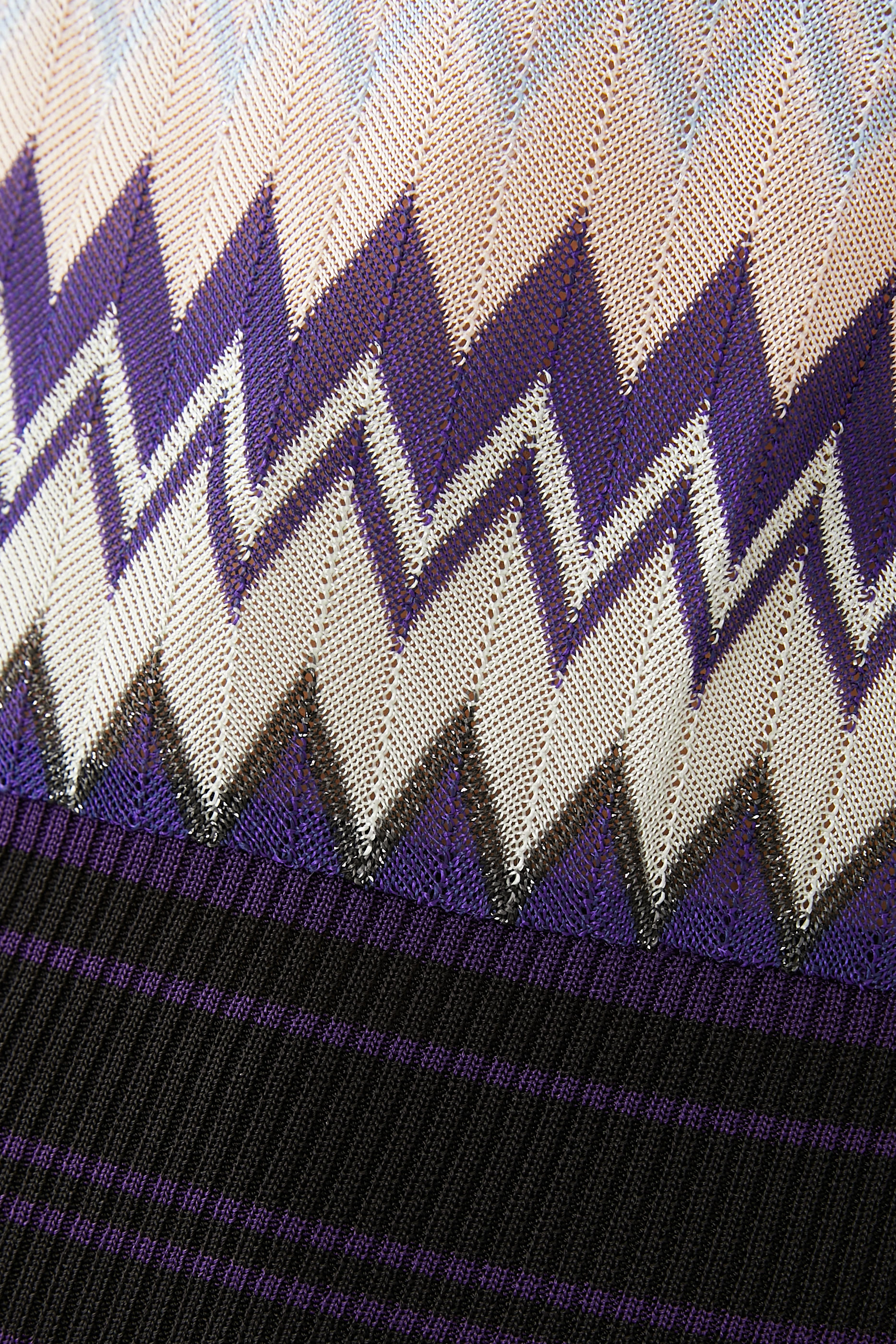 بلوزة راشيل بنقشة خطوط متعرجة