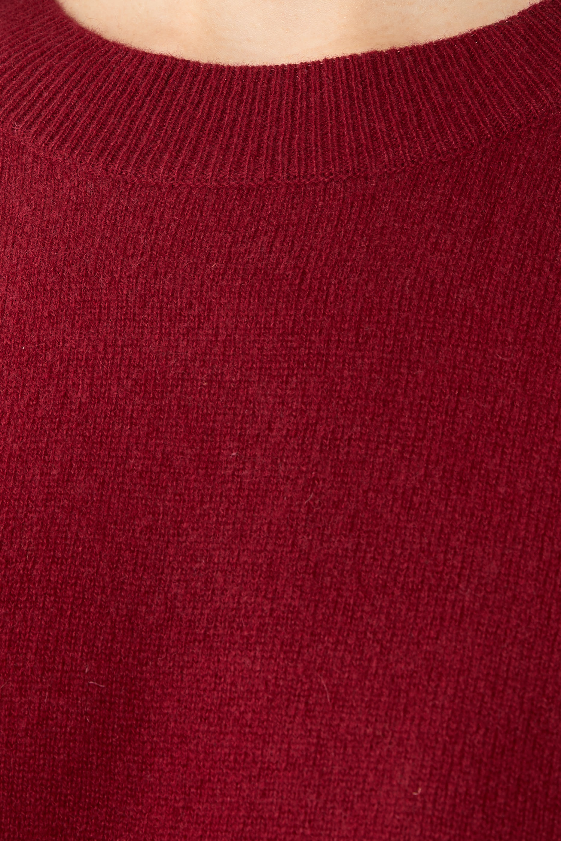 بلوزة لوكا بلا أكمام بياقة ضيقة