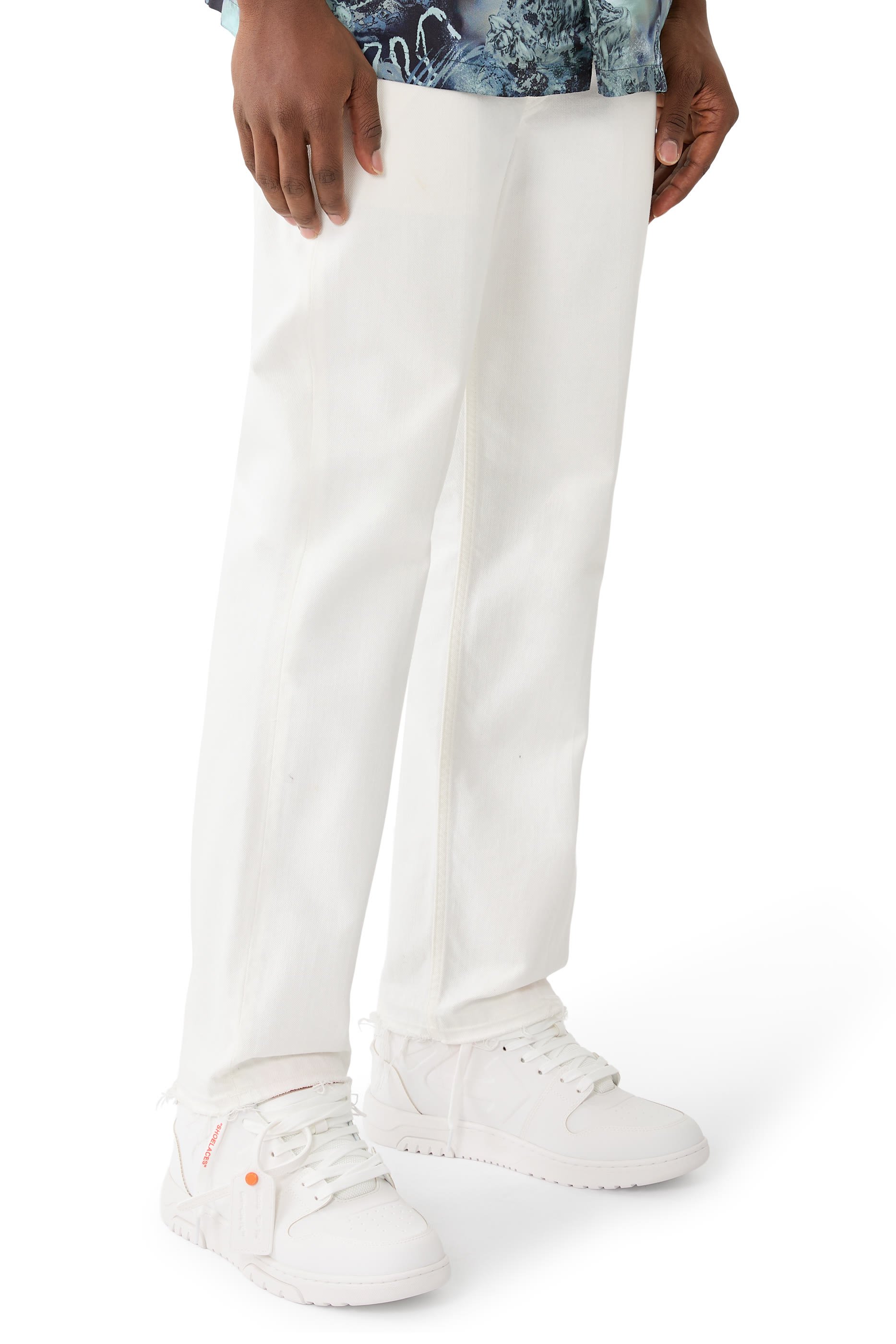 سنيكرز اوت اوف اوفيس بتصميم مقولب