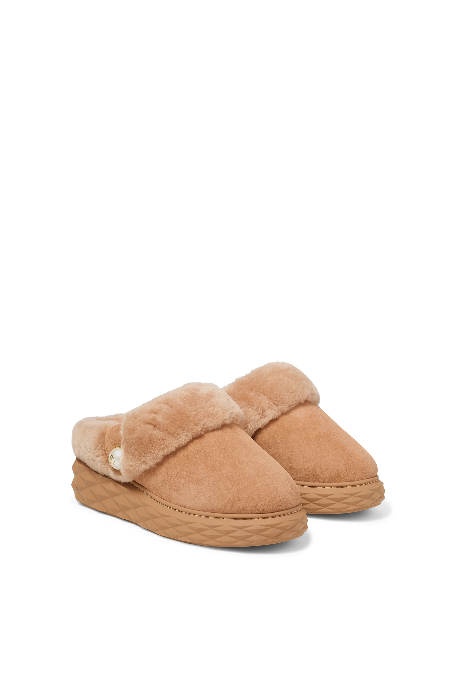 حذاء مفتوح من الخلف بتصميم معينات كبيرة