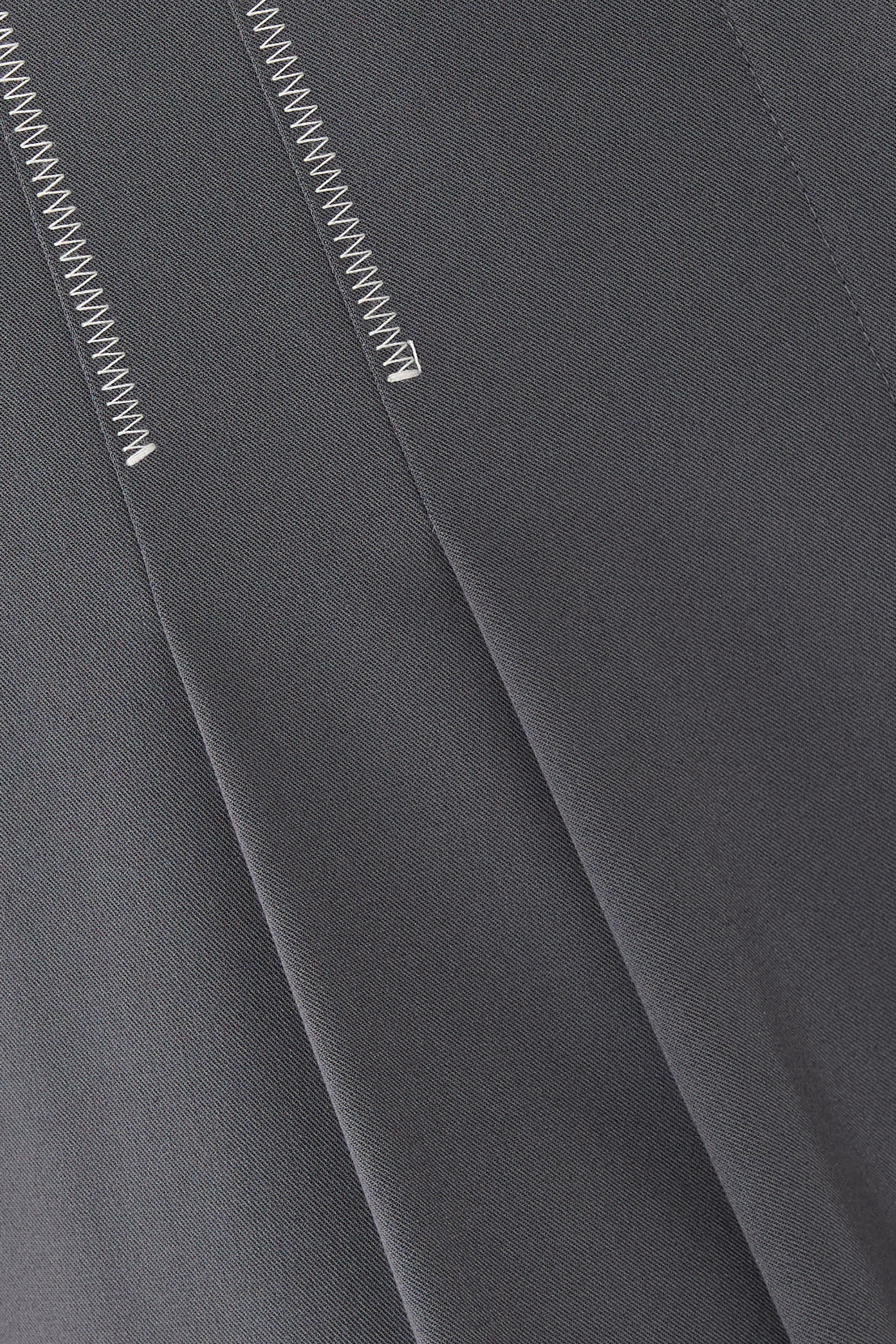 بنطال بطيات