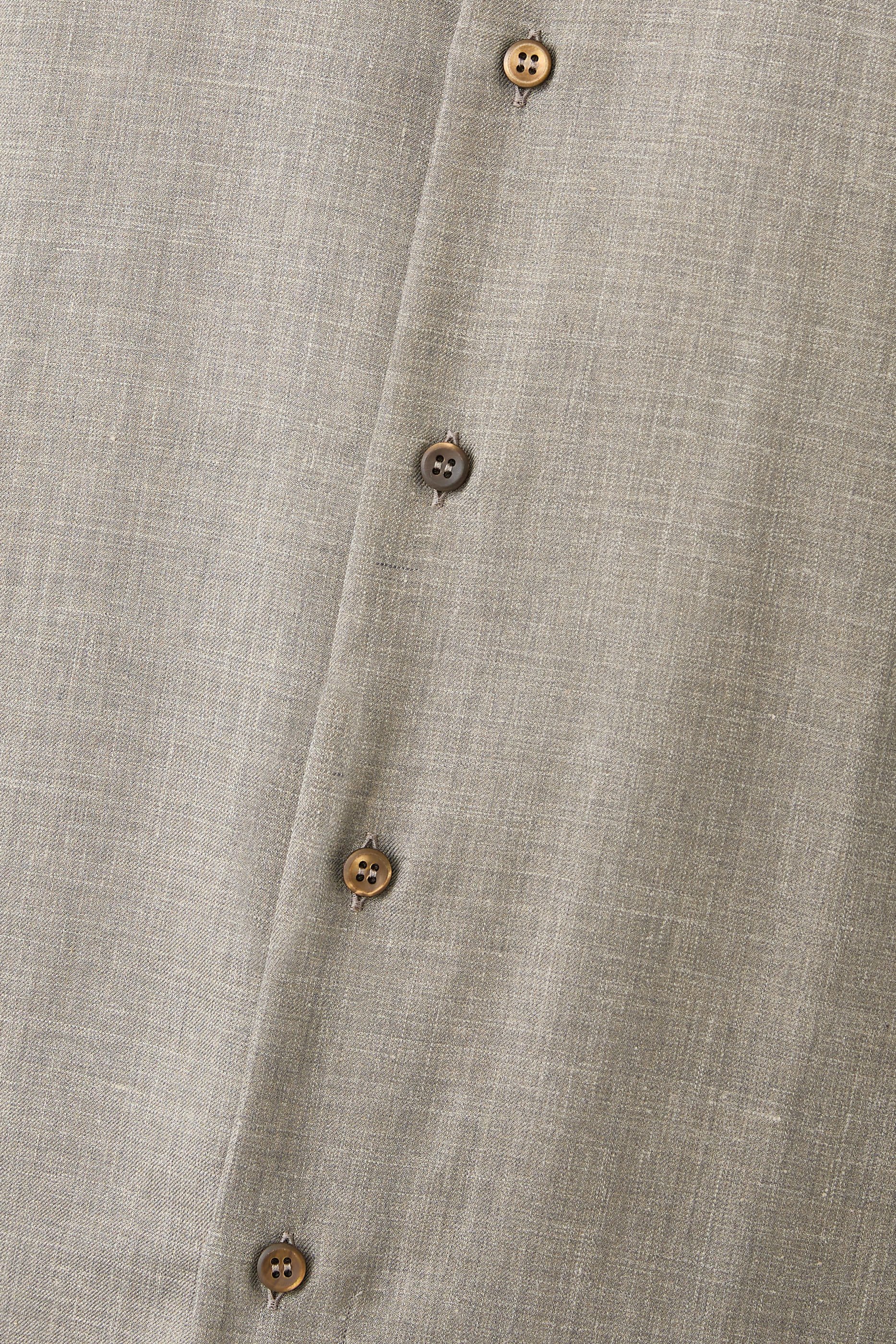 قميص بصف أزرار مخفي