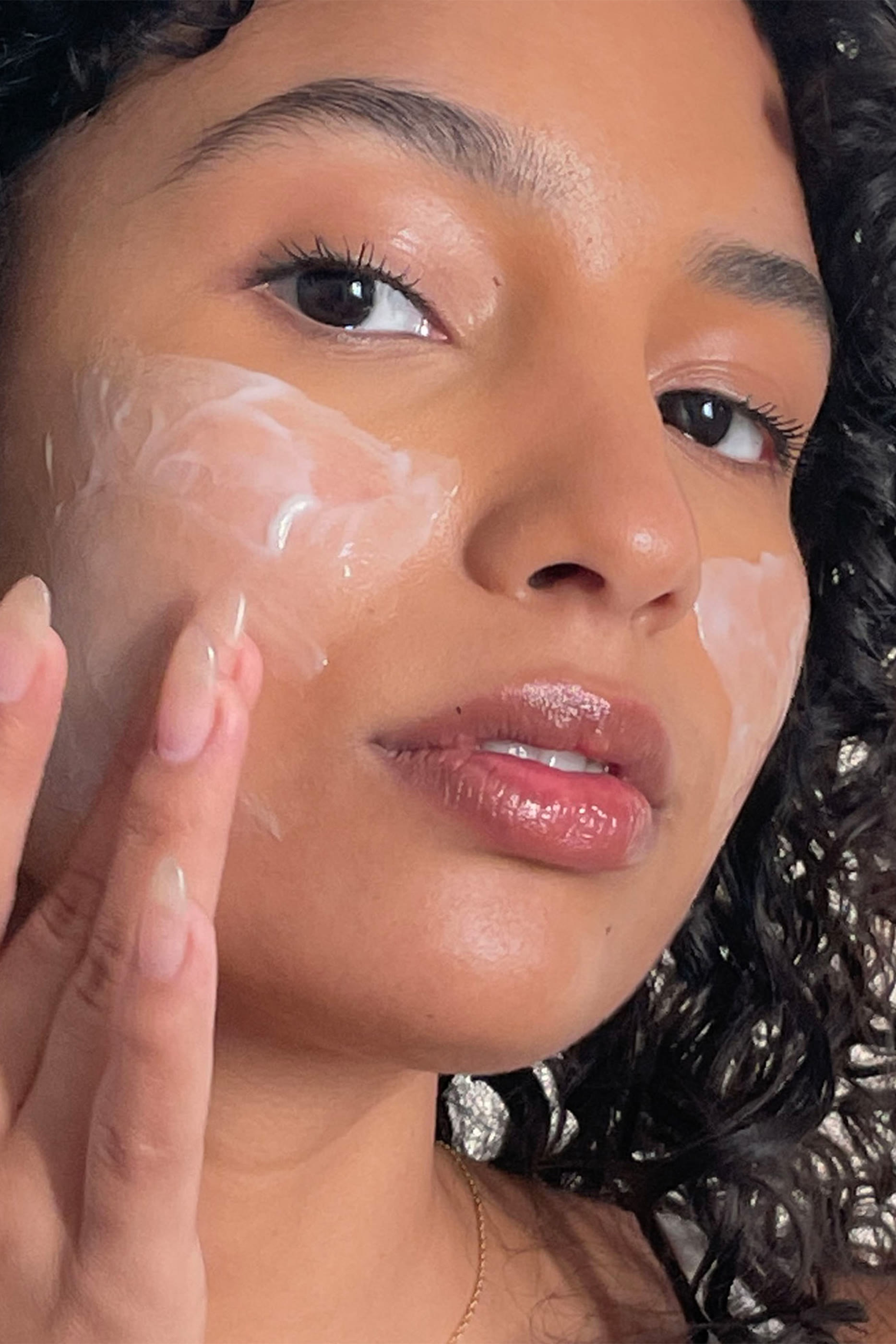 منظف ​​مرطب بحليب الماعز