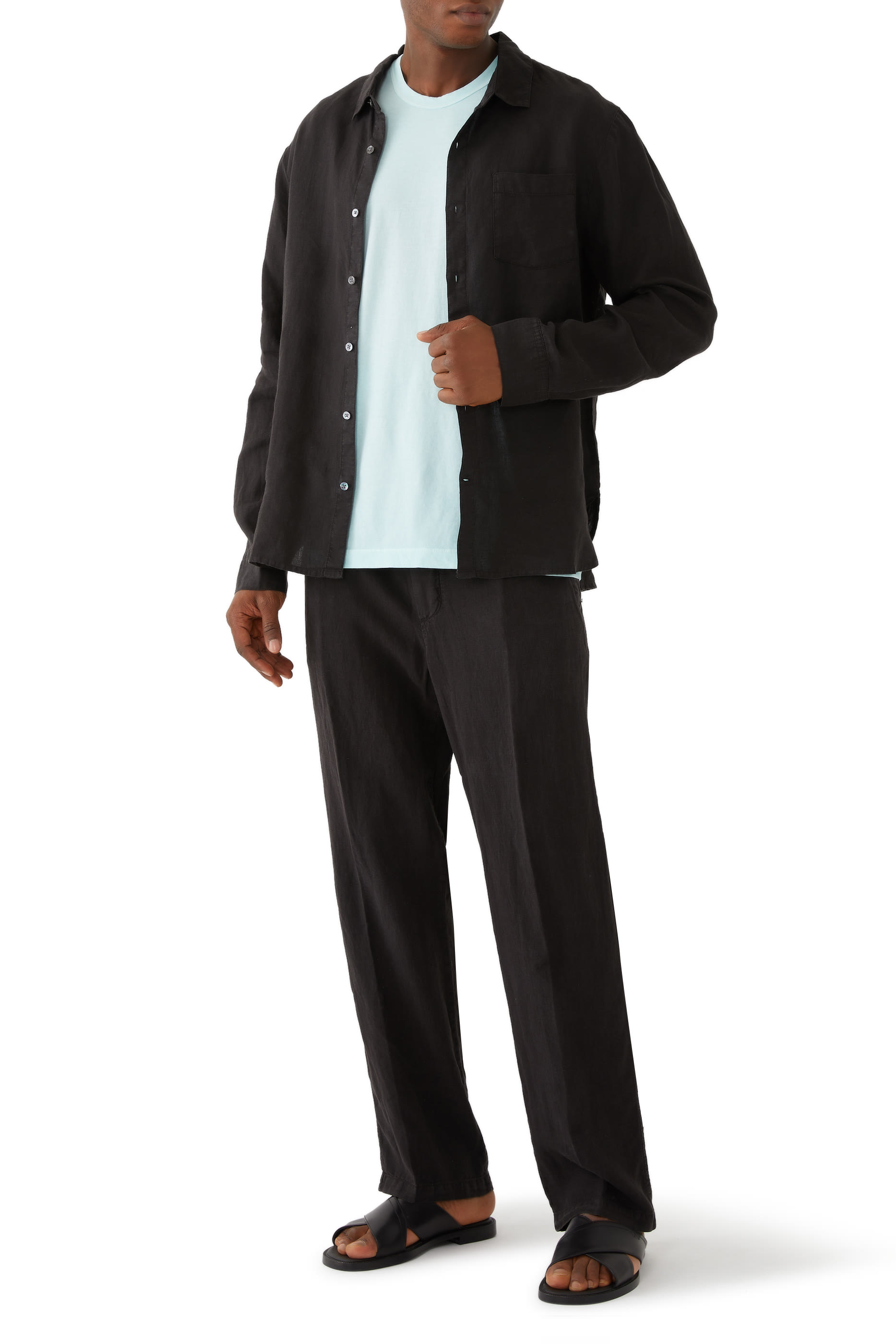 تيشيرت بأكمام قصيرة وياقة ضيقة