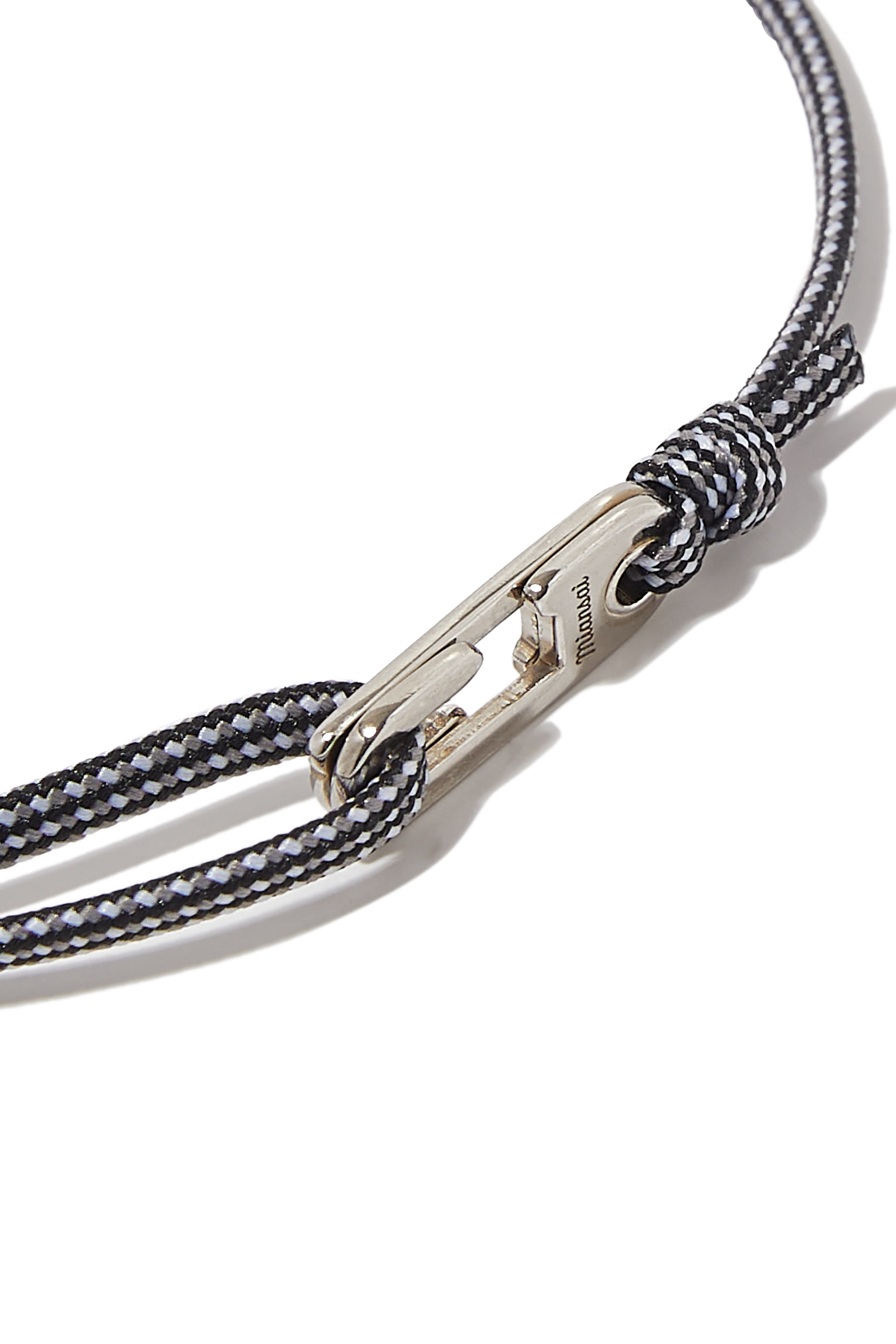 سوار أنكس بعقد