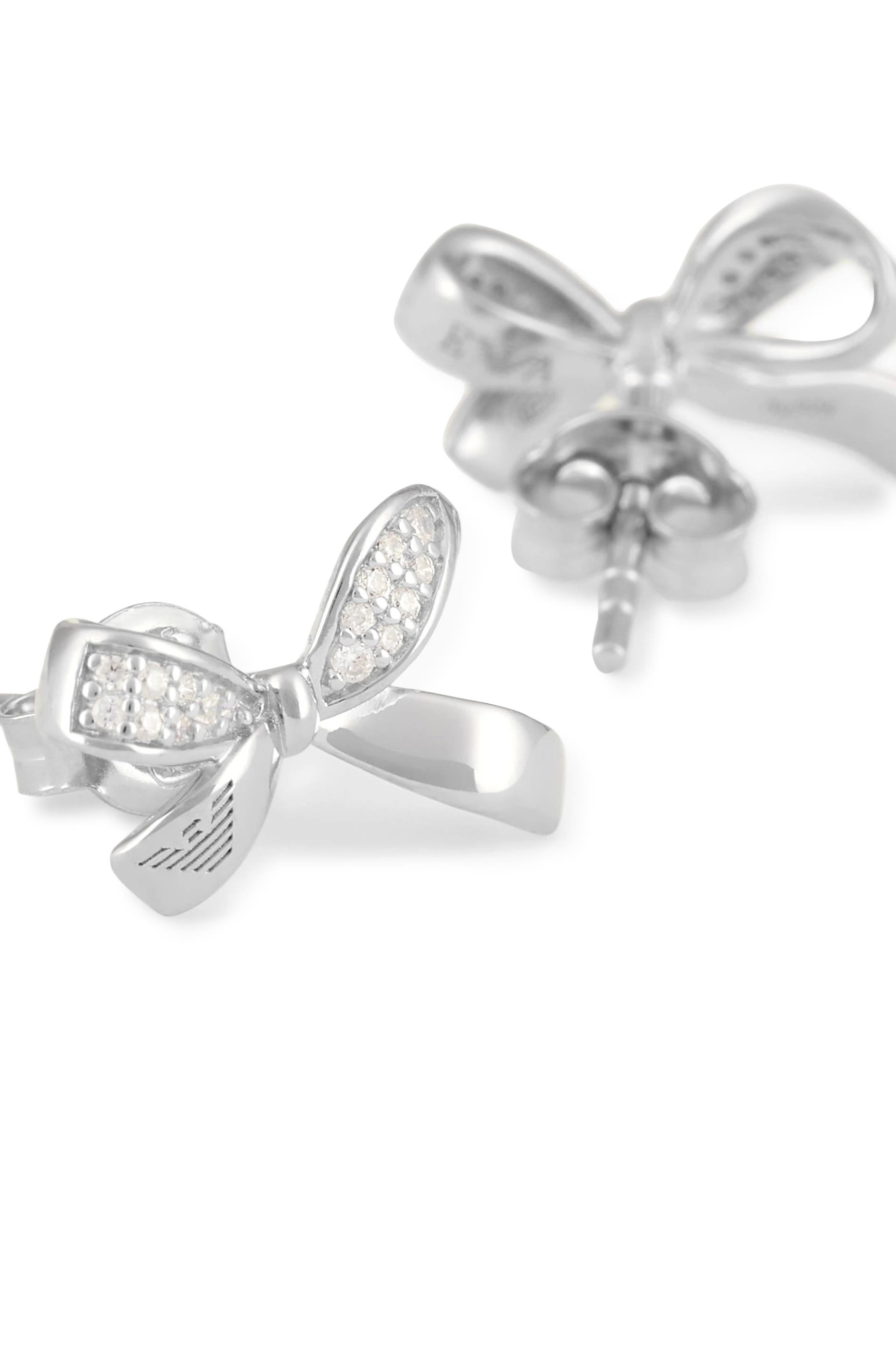 أقراط بتصميم فيونكة