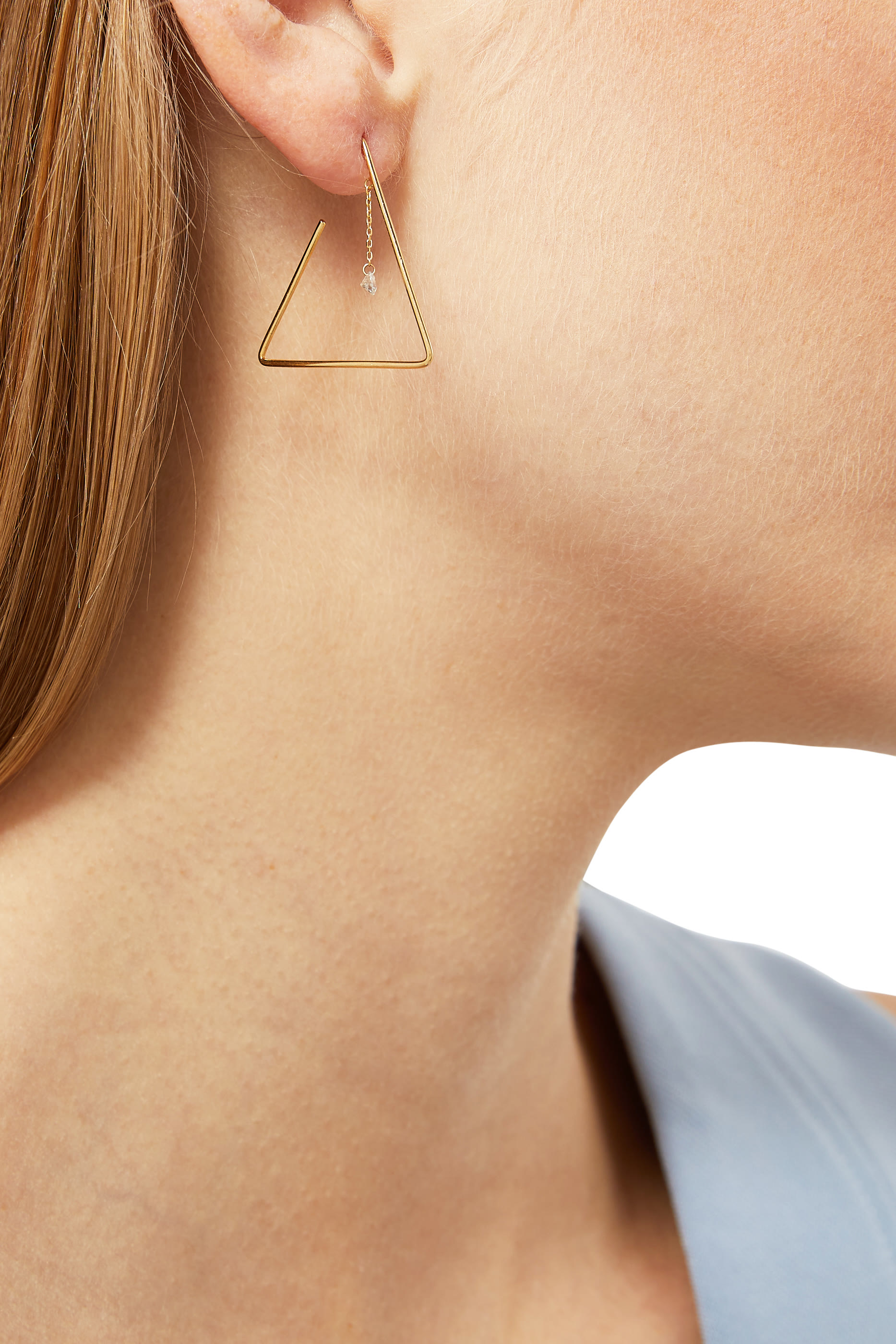 أقراط مثلثة الشكل مزينة بماسة