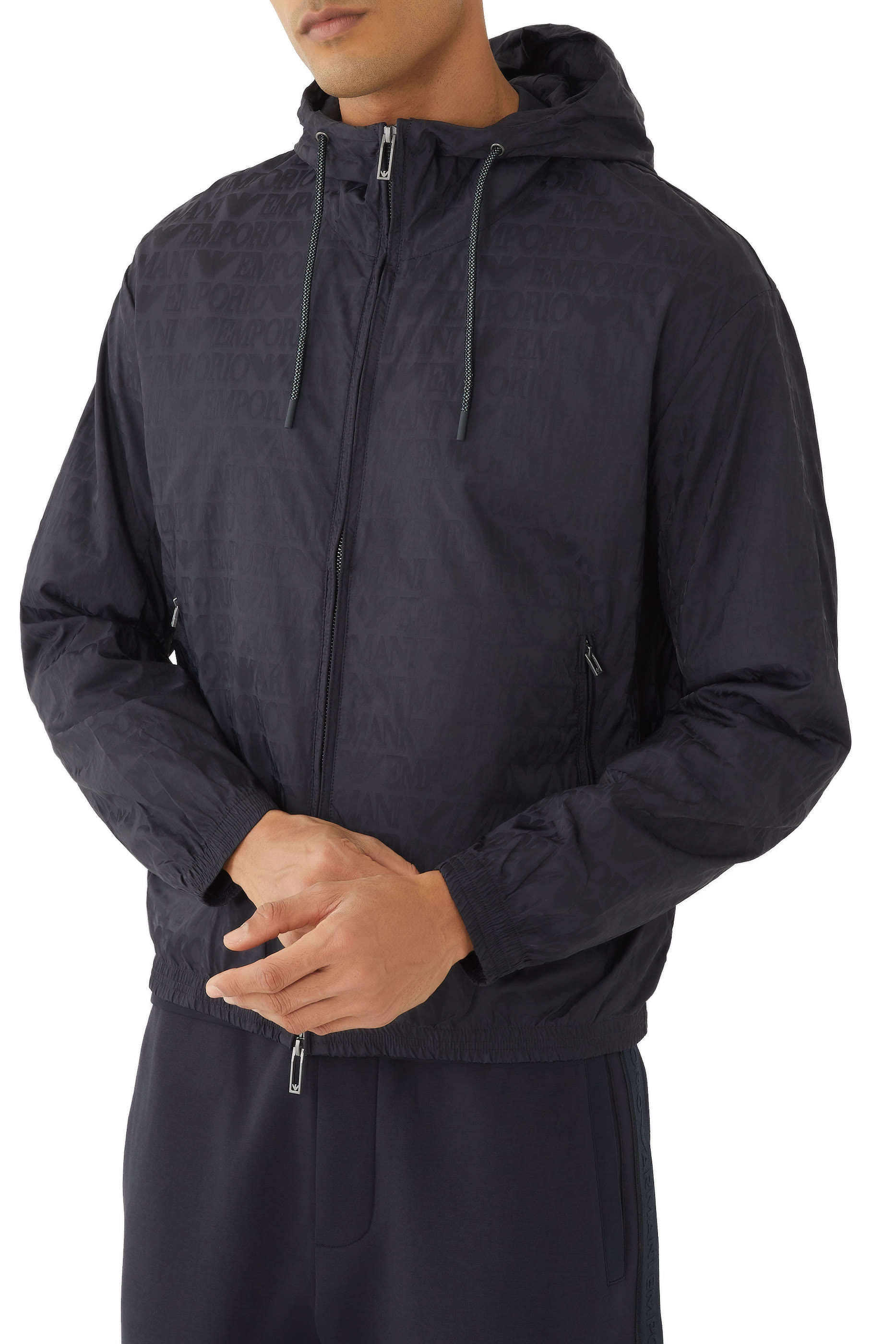 هودي بسحاب وشعار الماركة