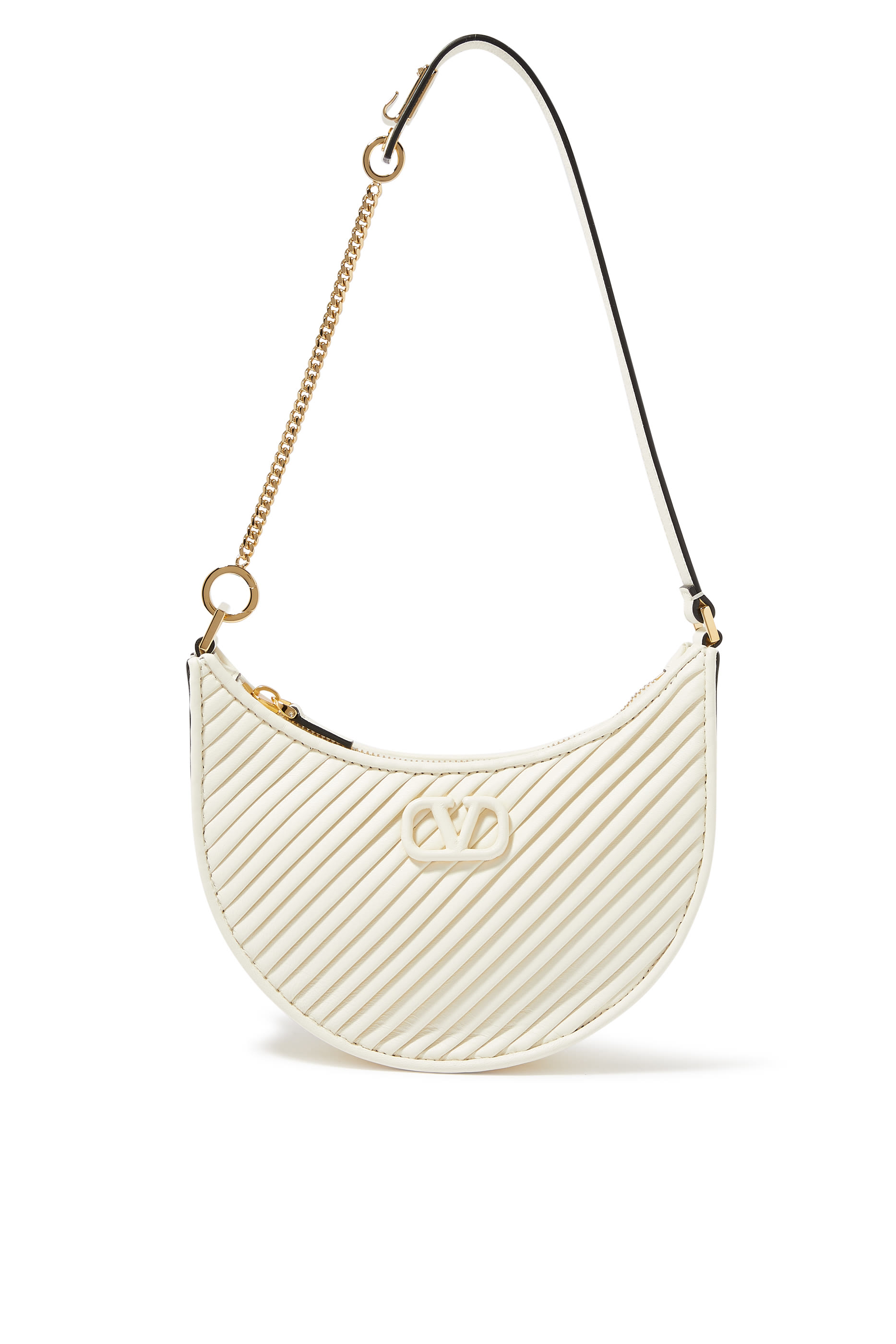 حقيبة صغيرة بشعار الماركة