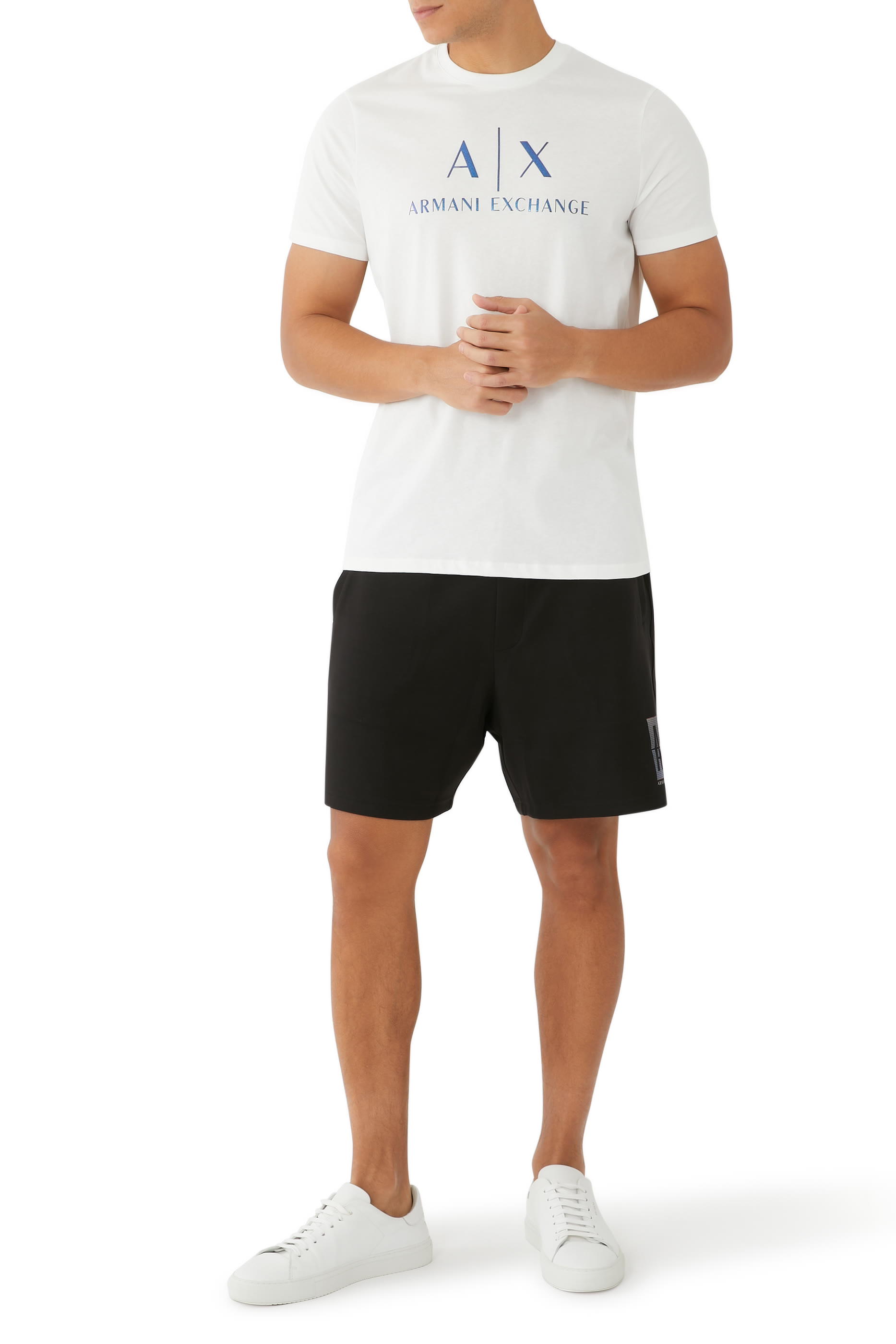 تيشيرت بطبعات شعار الماركة