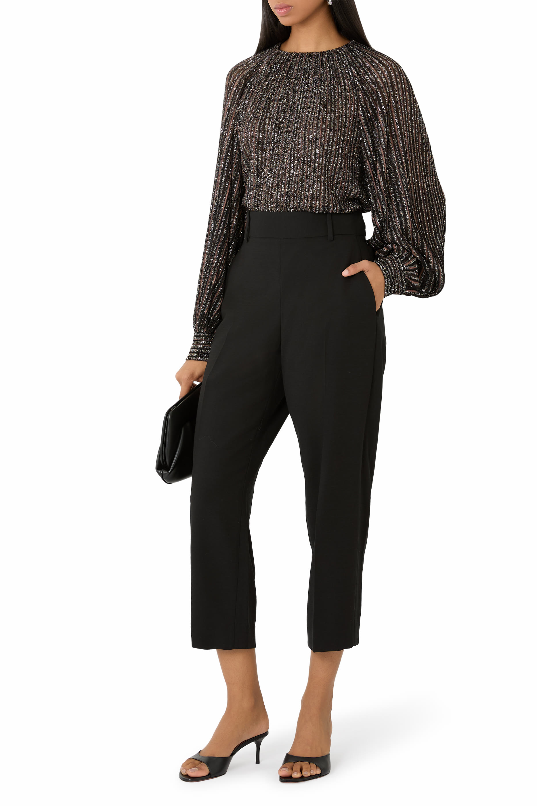 كنزة بقصة واسعة وياقة ضيقة بتصميم مخطط مزين بلاميه