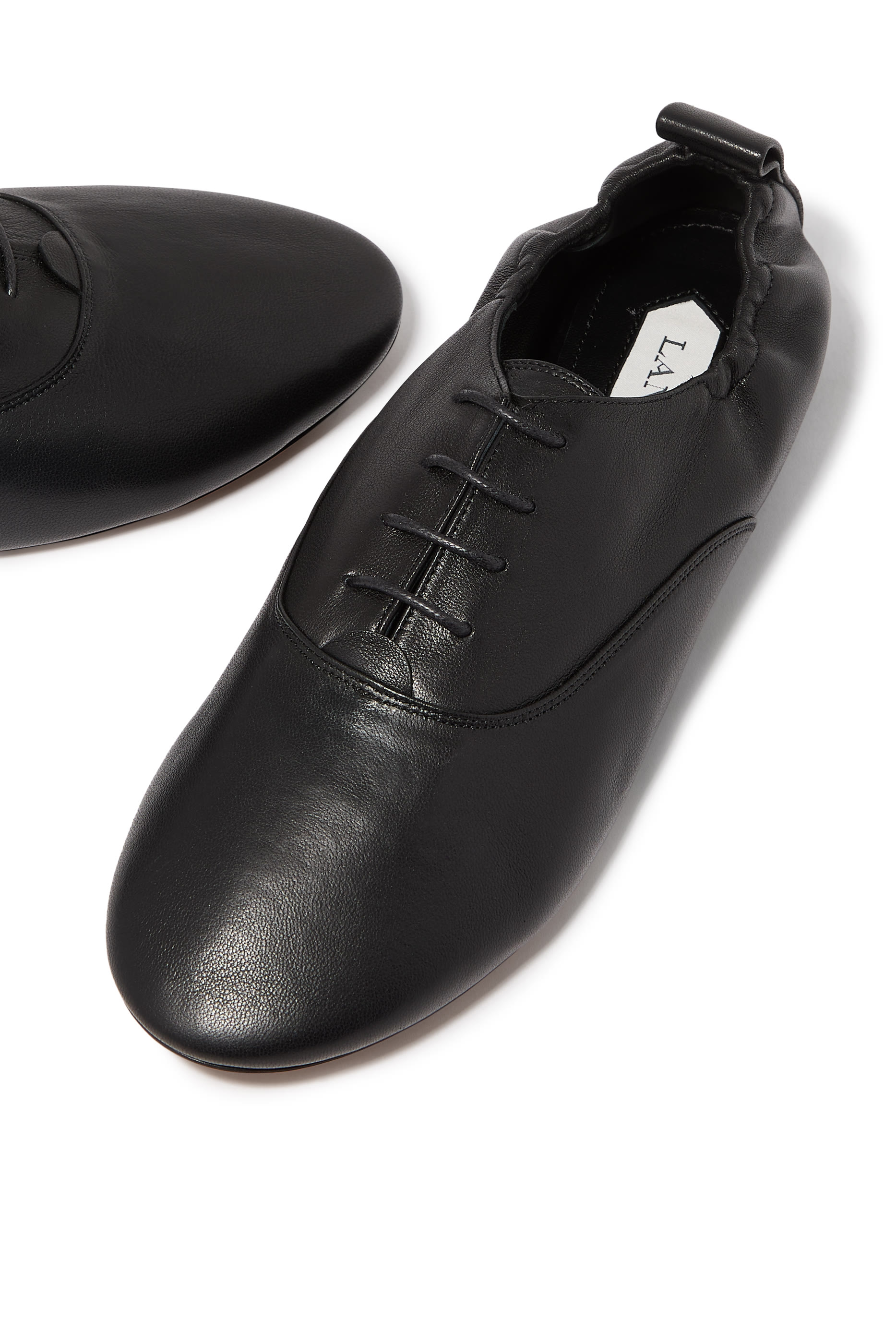 سنيكرز برباط جلد