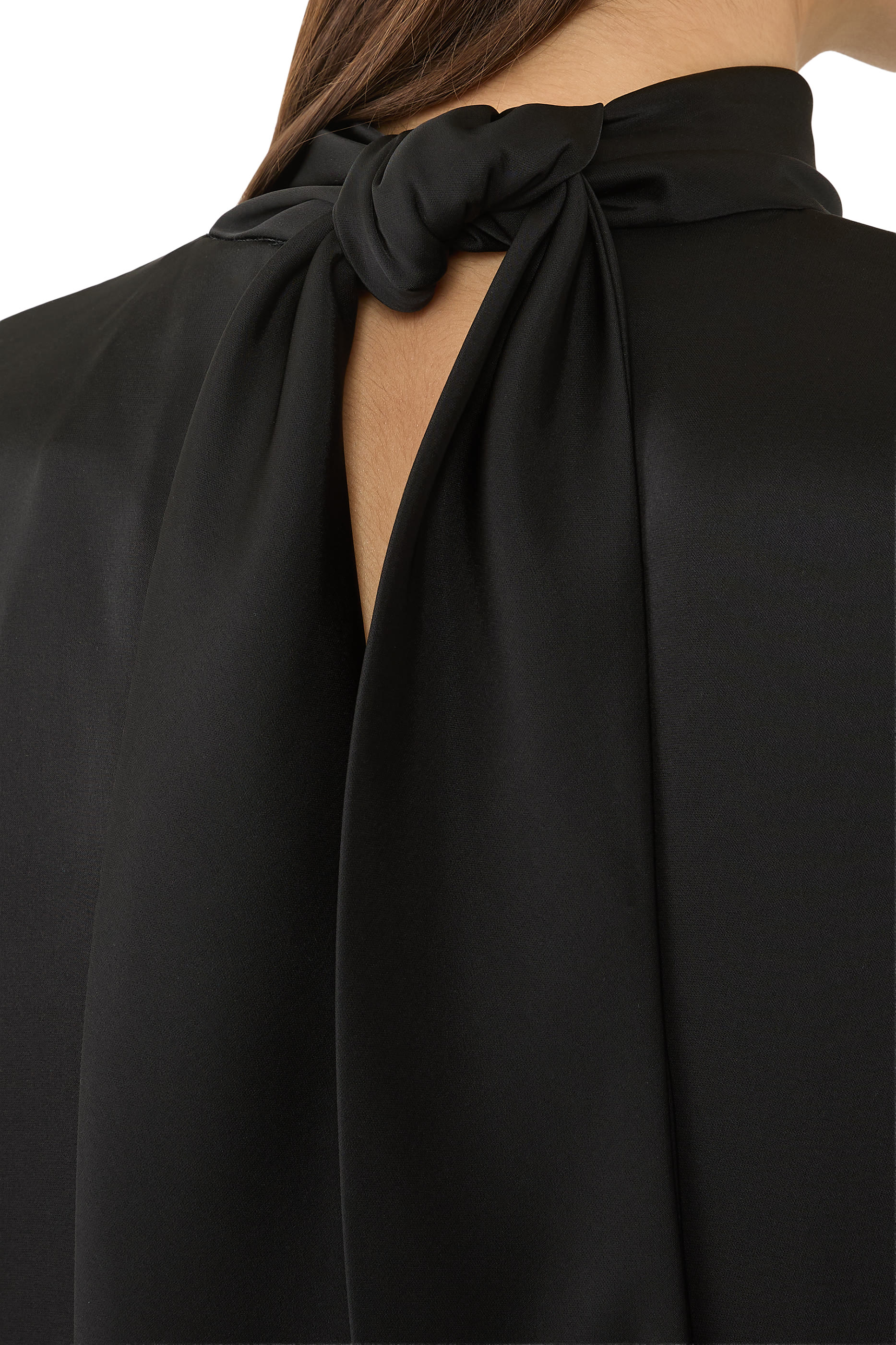 فستان بأكمام واسعة