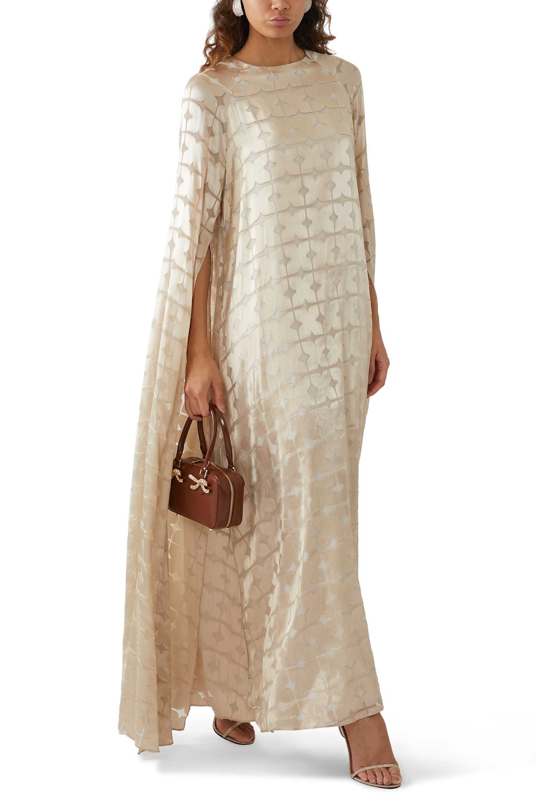 فستان بتصميم قفطان بكاب