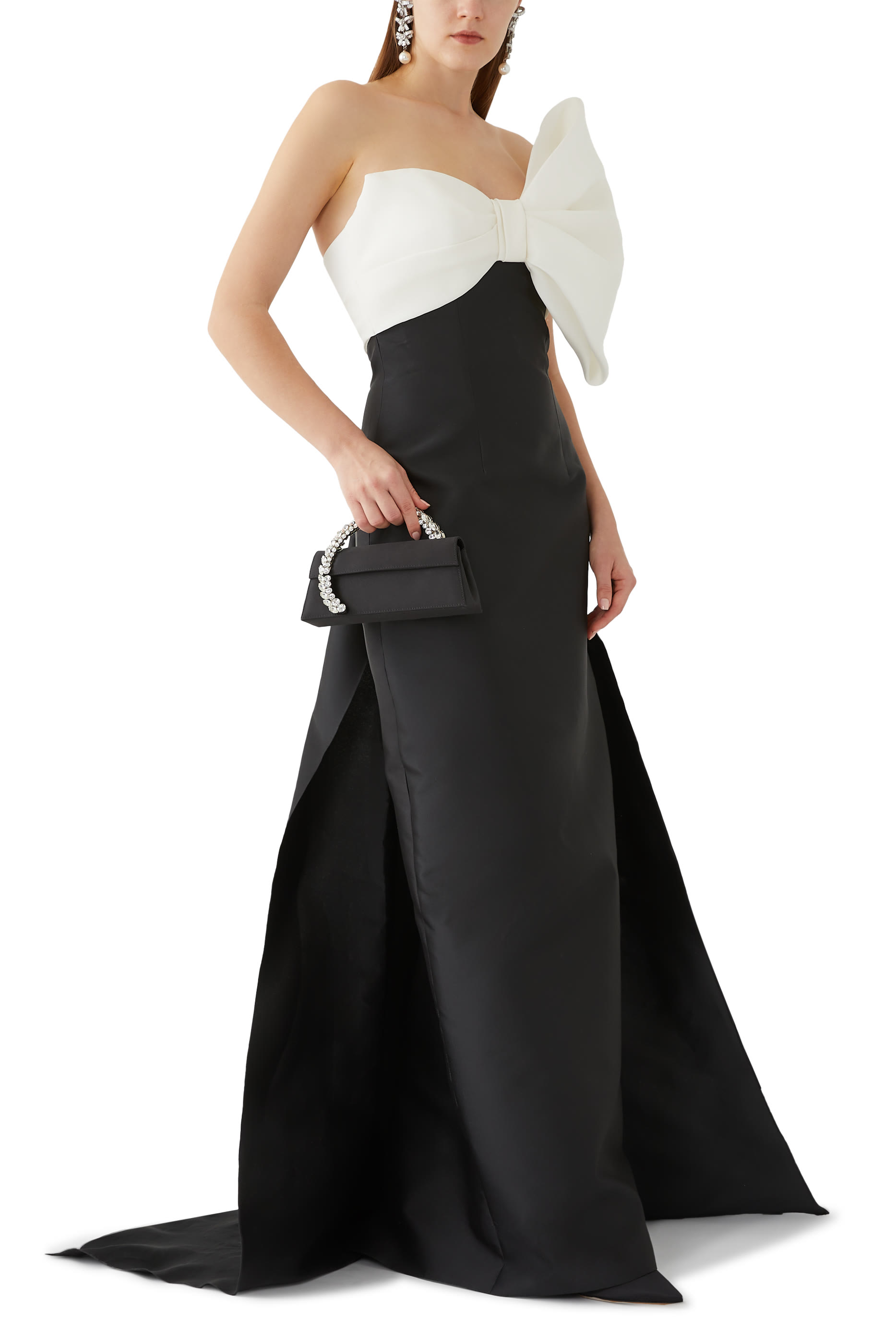 فستان سهرة بقصة مستقيمة وتصميم غير متماثل بربطة فيونكة