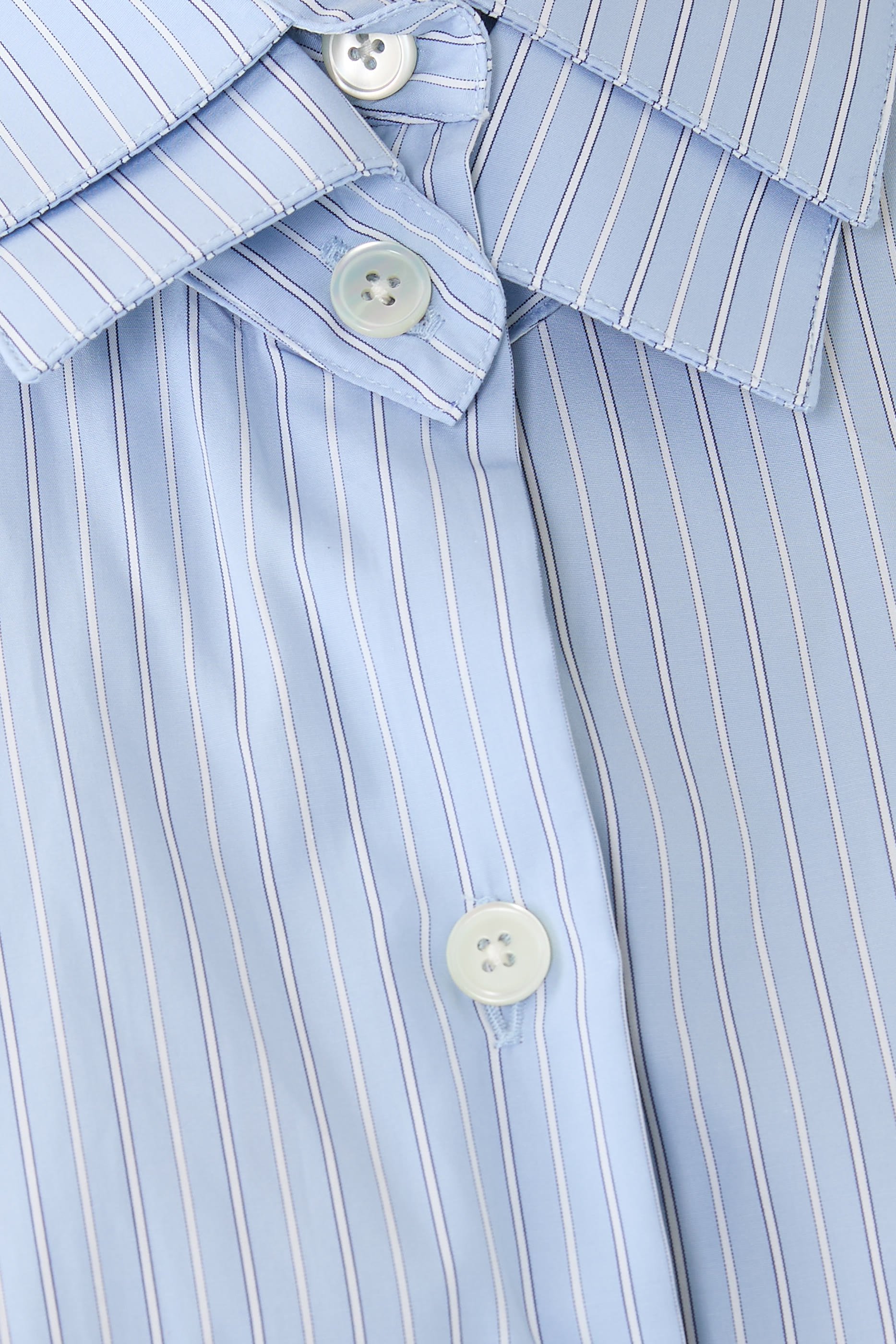 قميص بياقة مزدوجة