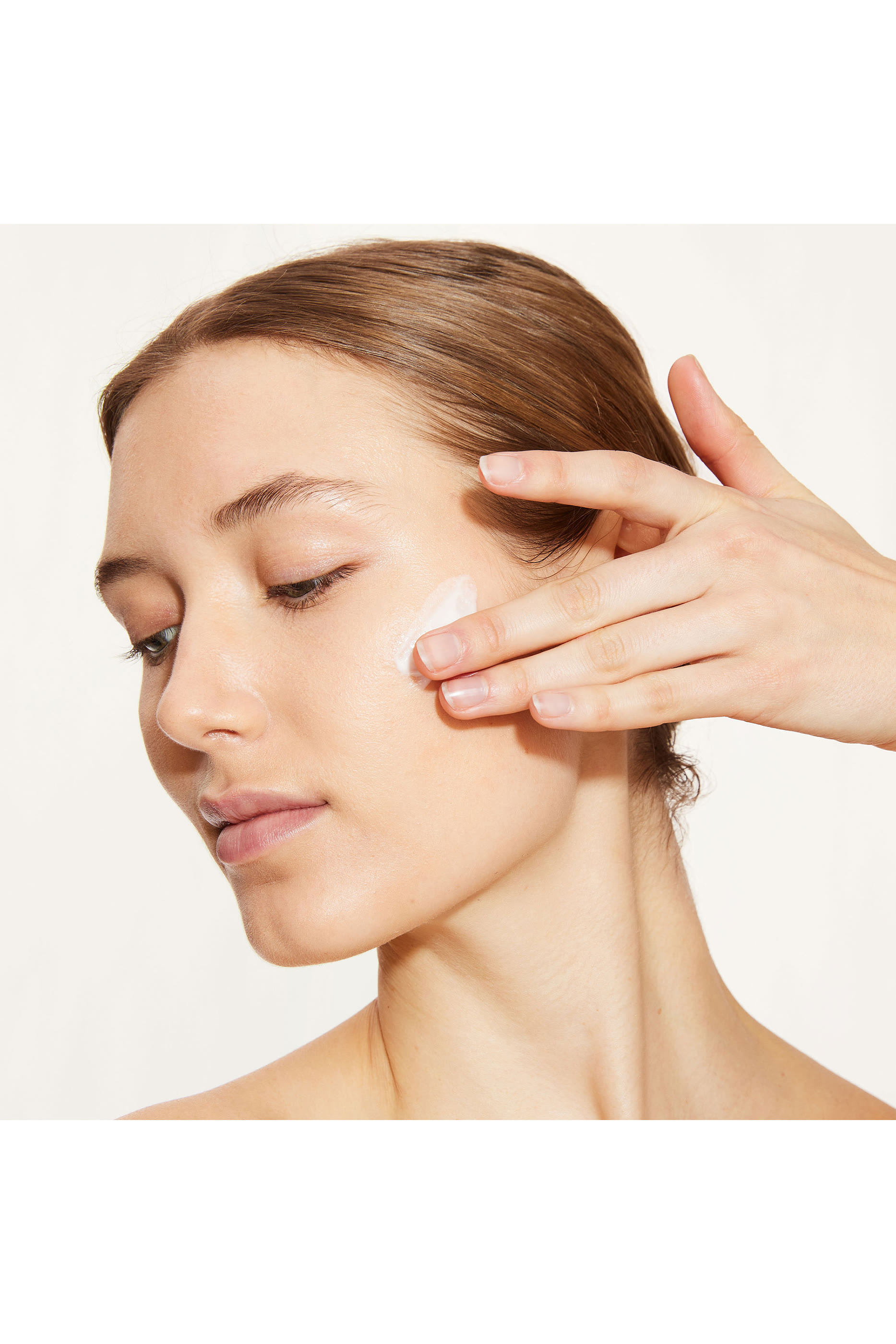 سيروم بوتانيكال كينيتكس مركز مرطب