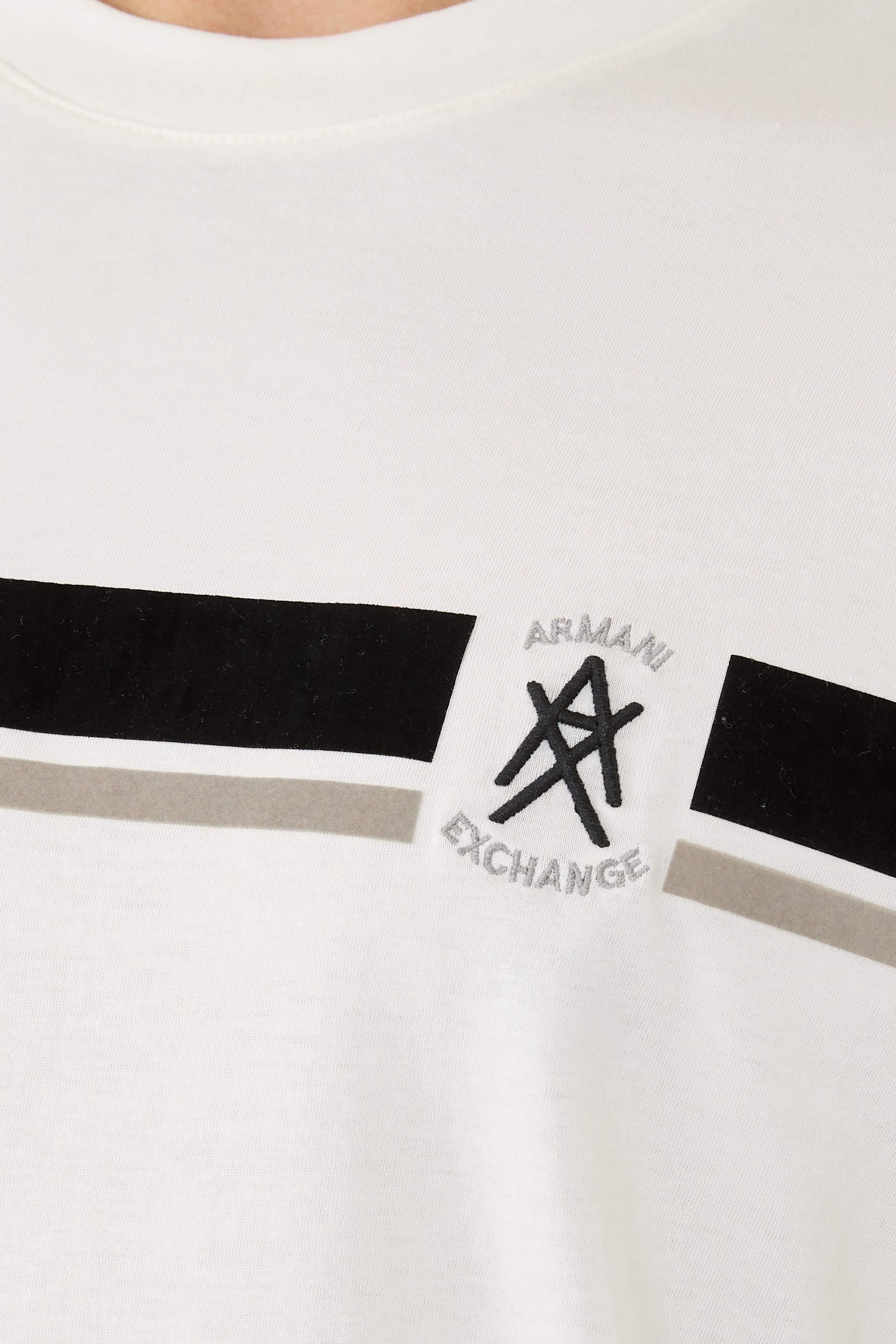 تيشيرت بشعار حرفي الماركة