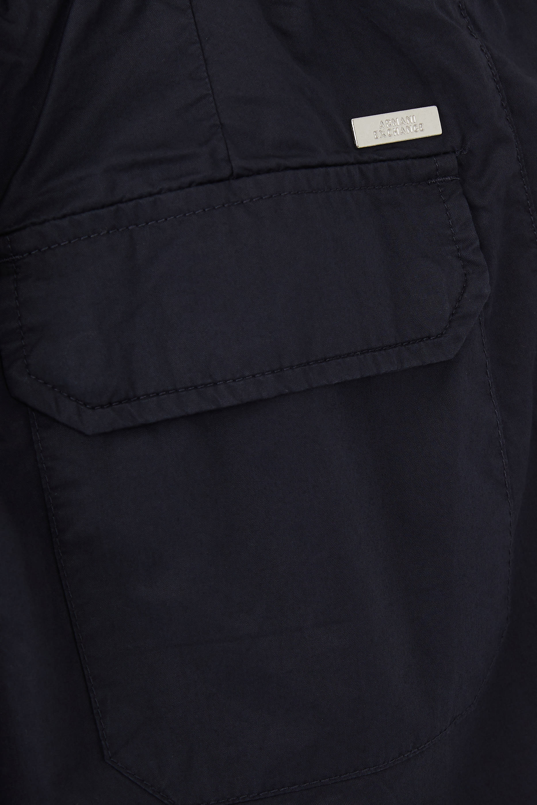 بنطال رياضي بشعار الماركة قطن