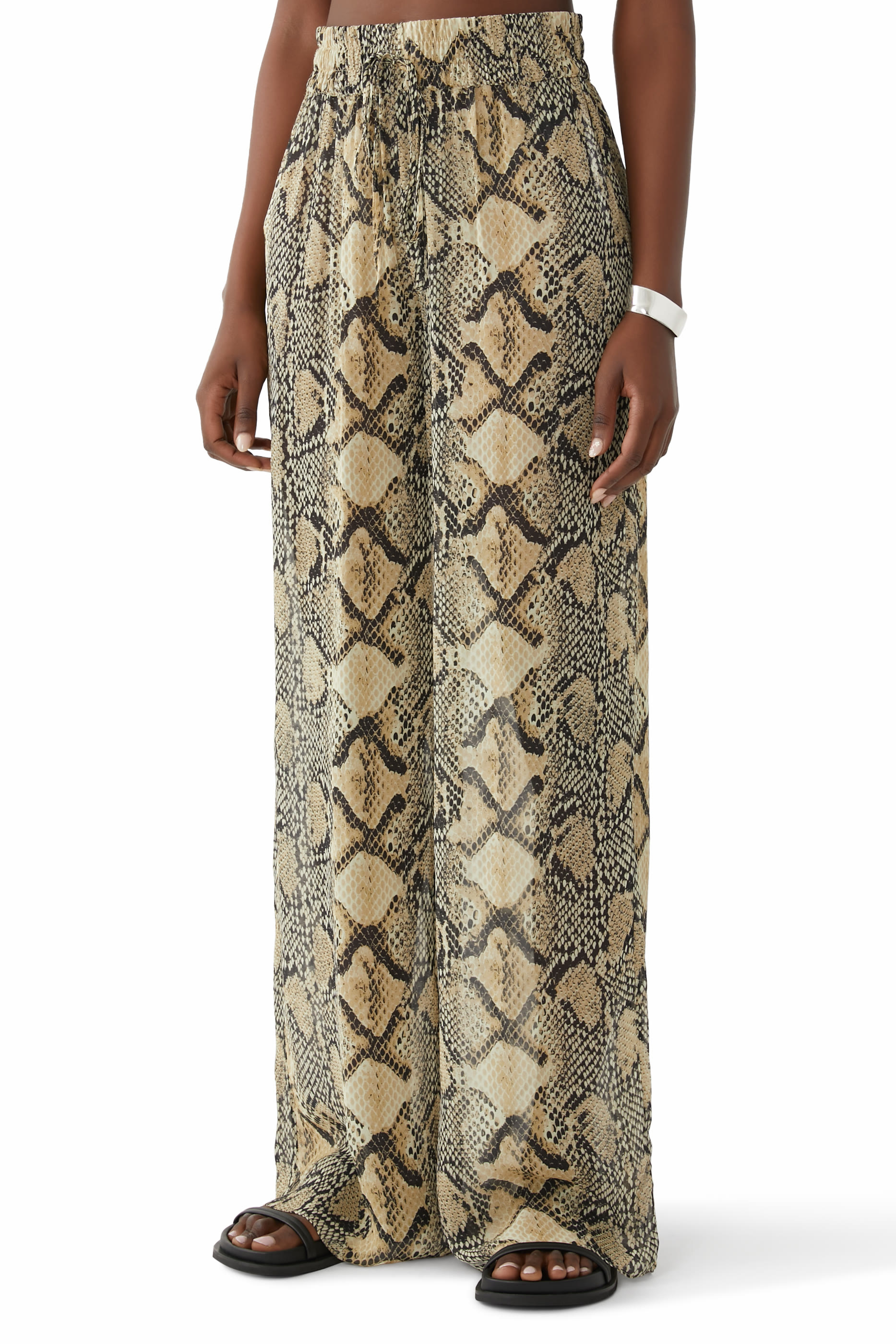 بنطال هاديا بقصة مريحة