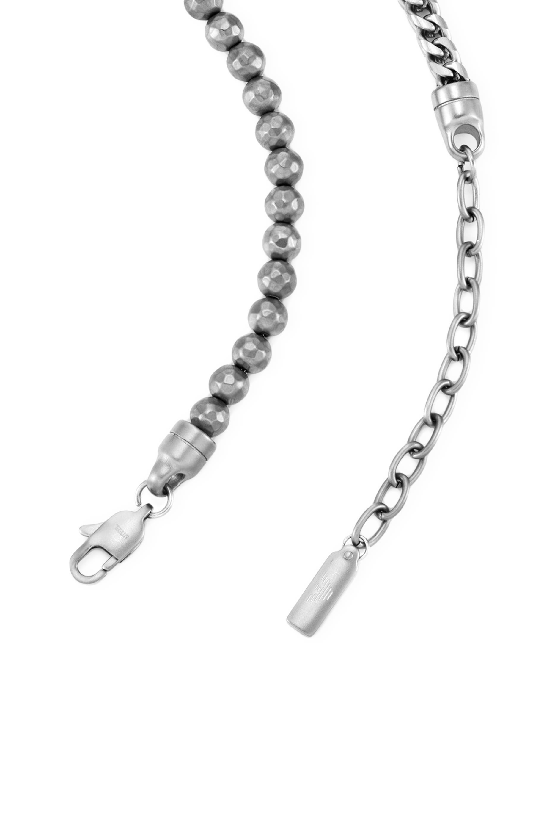 قلادة بشعار الماركة، فضة