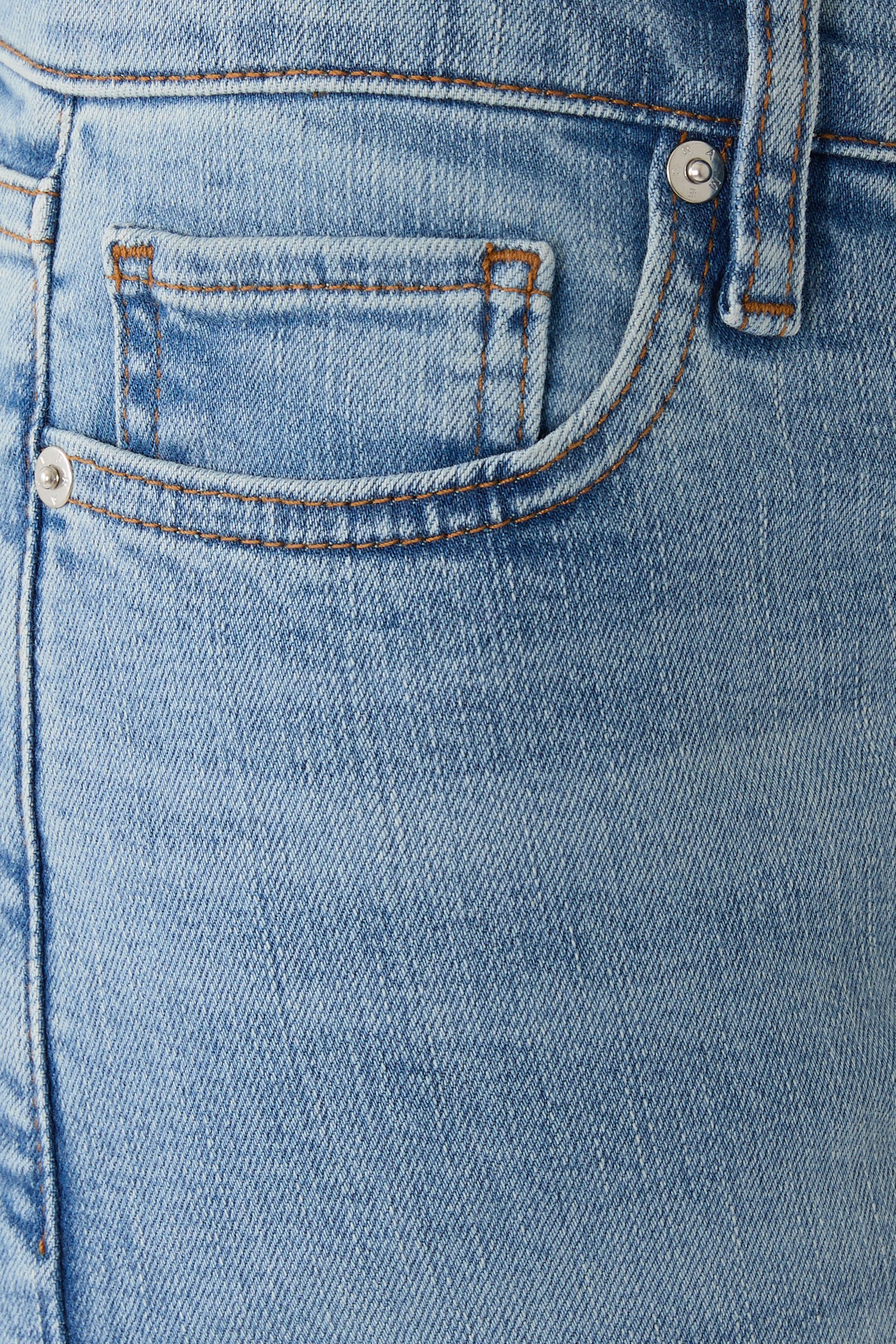 بنطال بالازو بقصة ضيقة